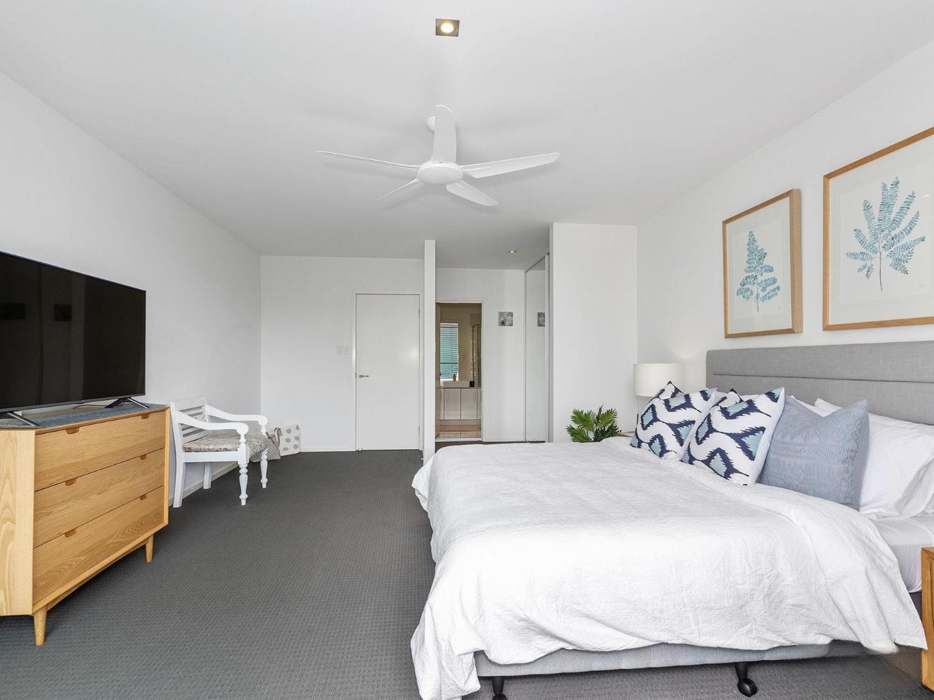 Beachside Haven Modern Townhouse with Pool
