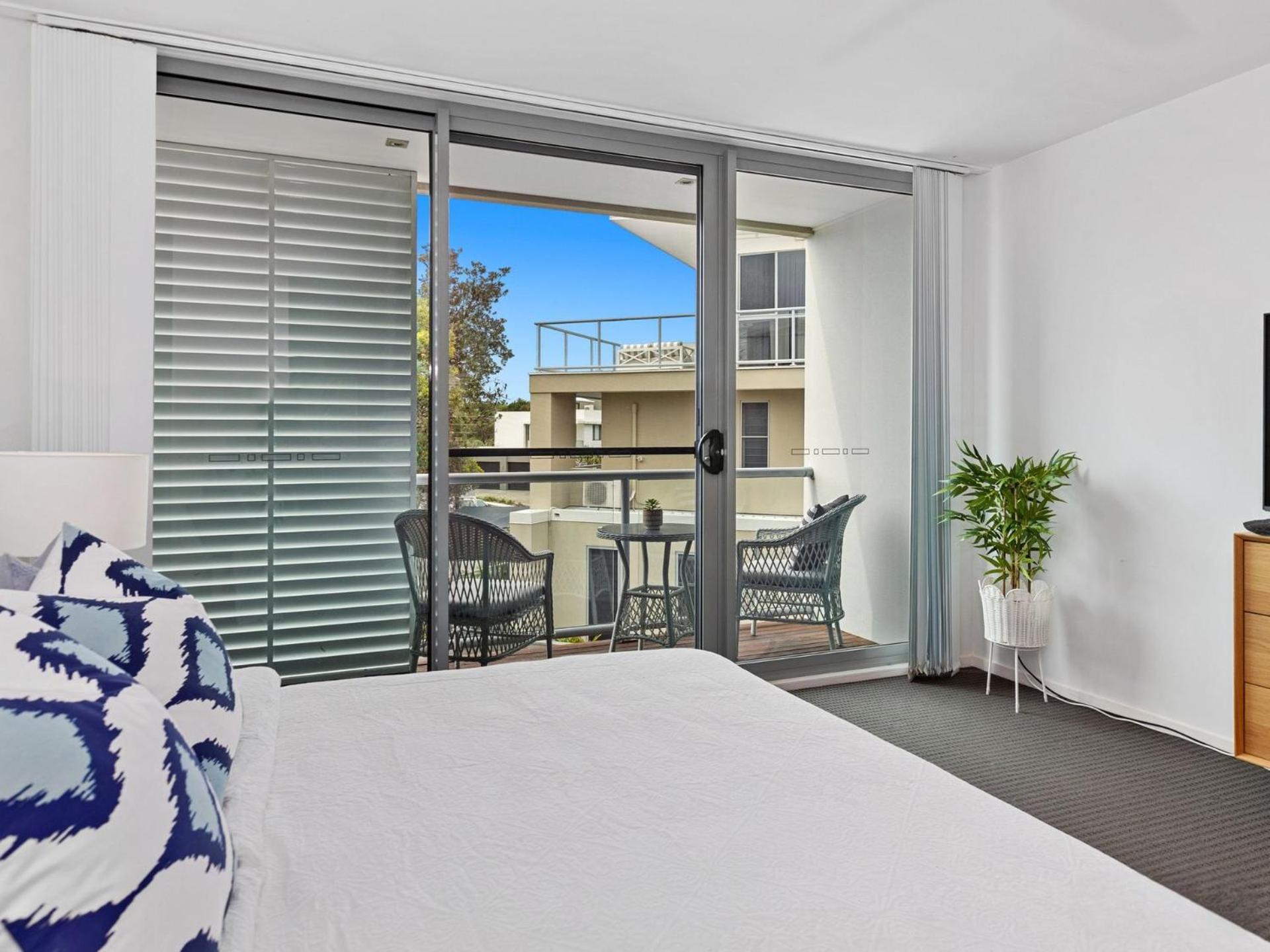 Beachside Haven Modern Townhouse with Pool