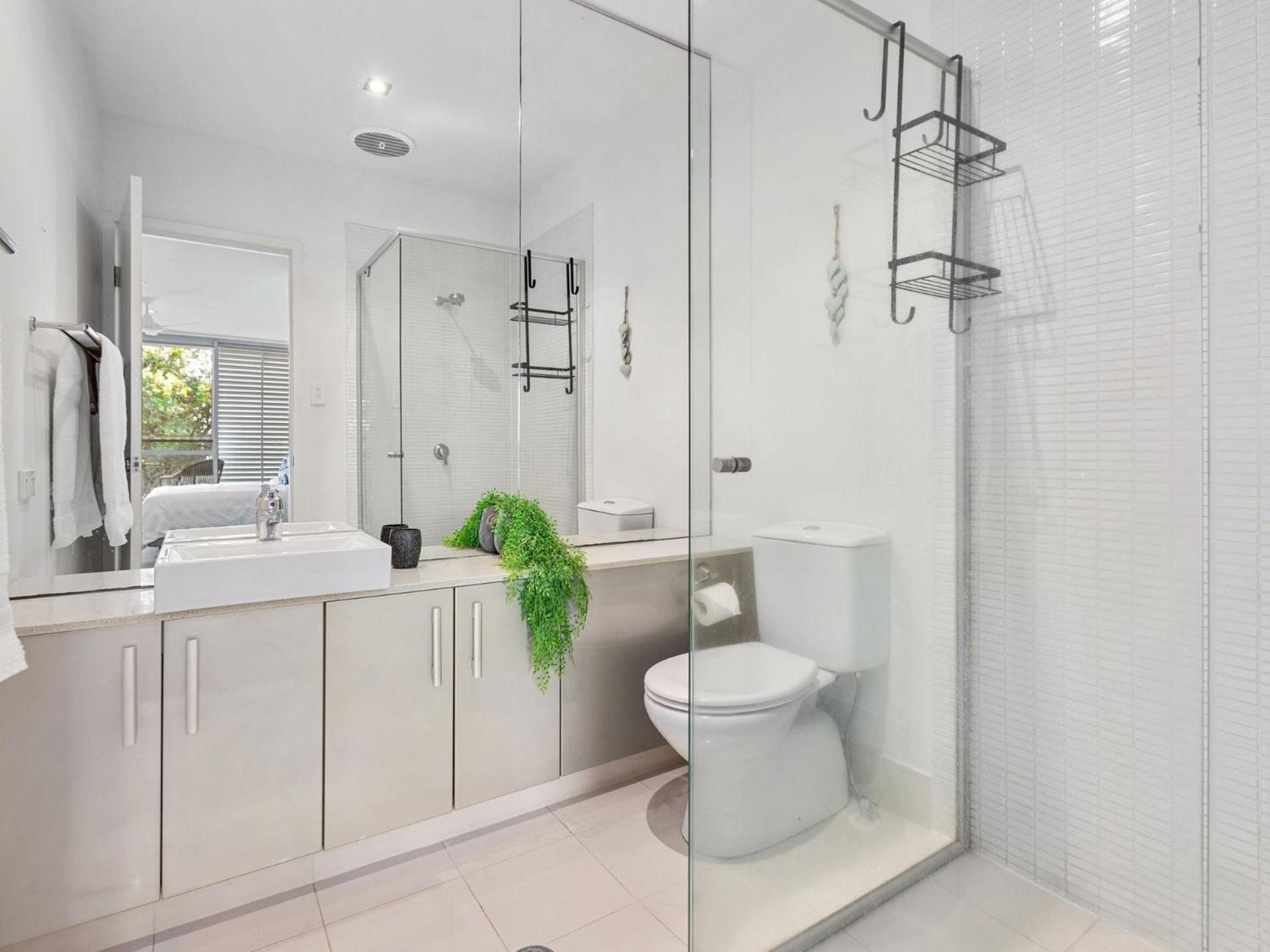 Beachside Haven Modern Townhouse with Pool