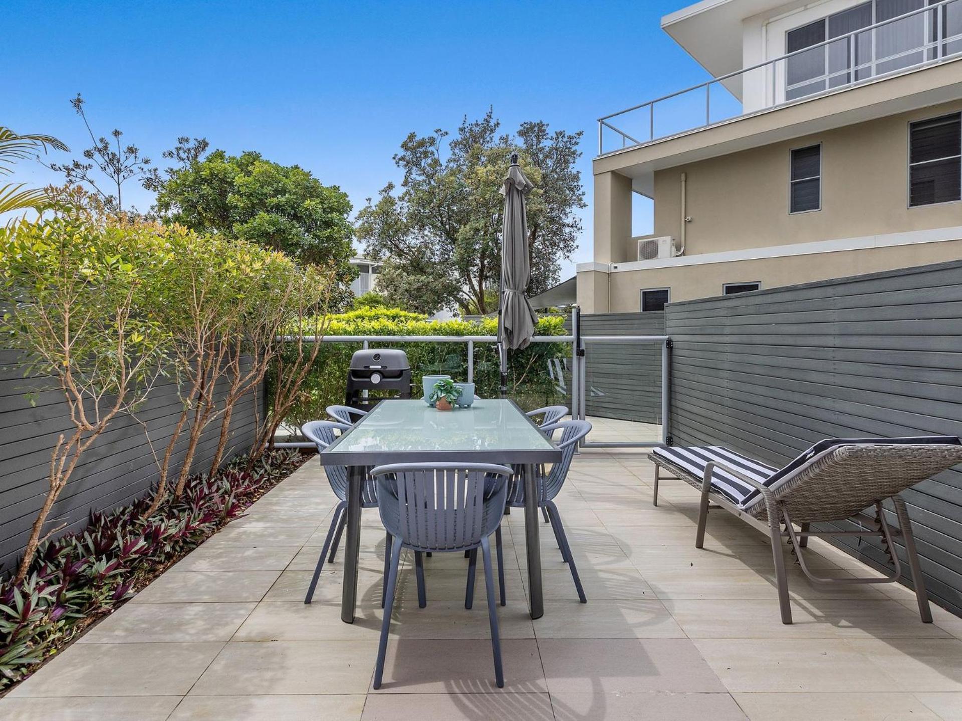 Beachside Haven Modern Townhouse with Pool