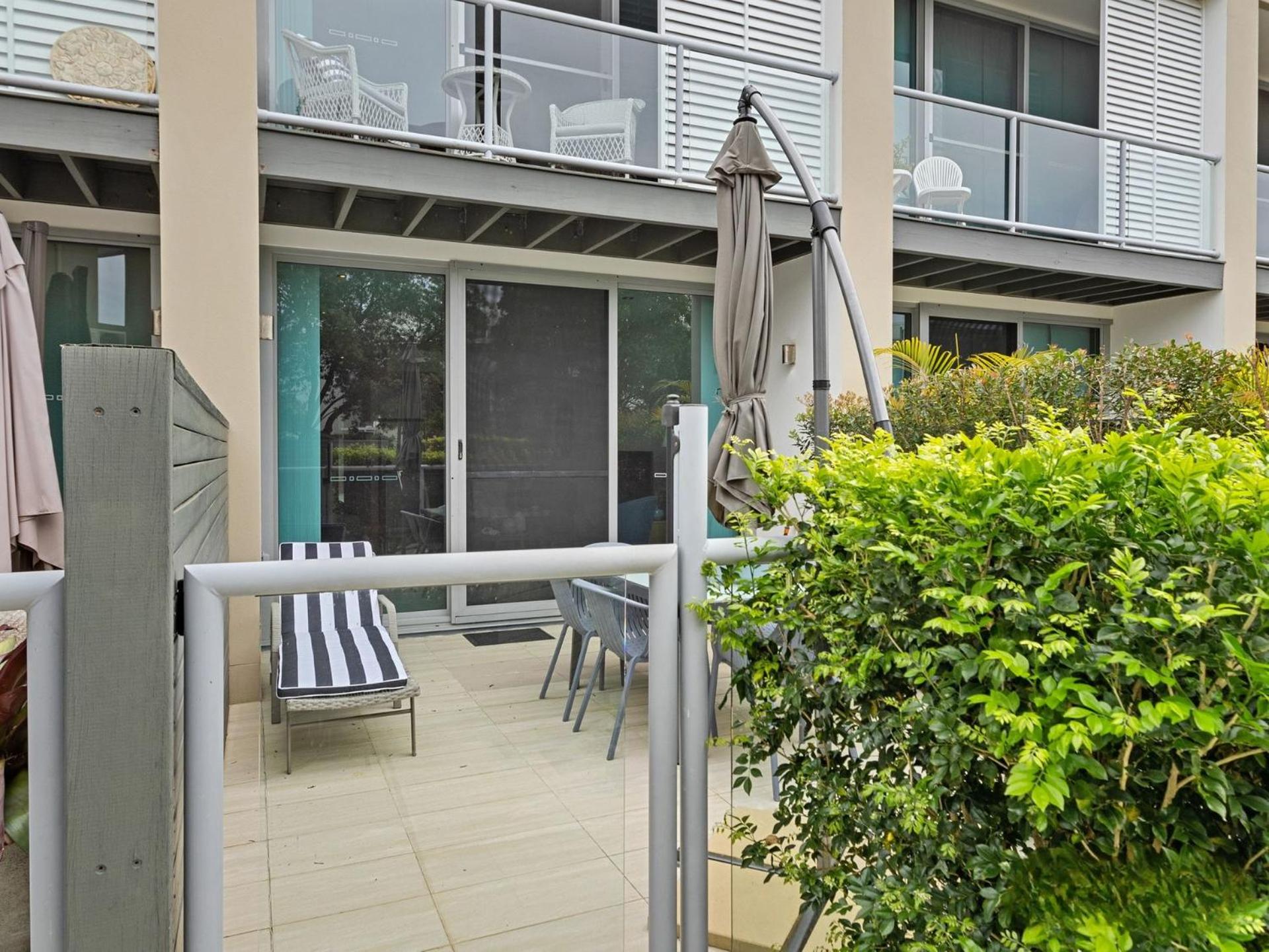 Beachside Haven Modern Townhouse with Pool