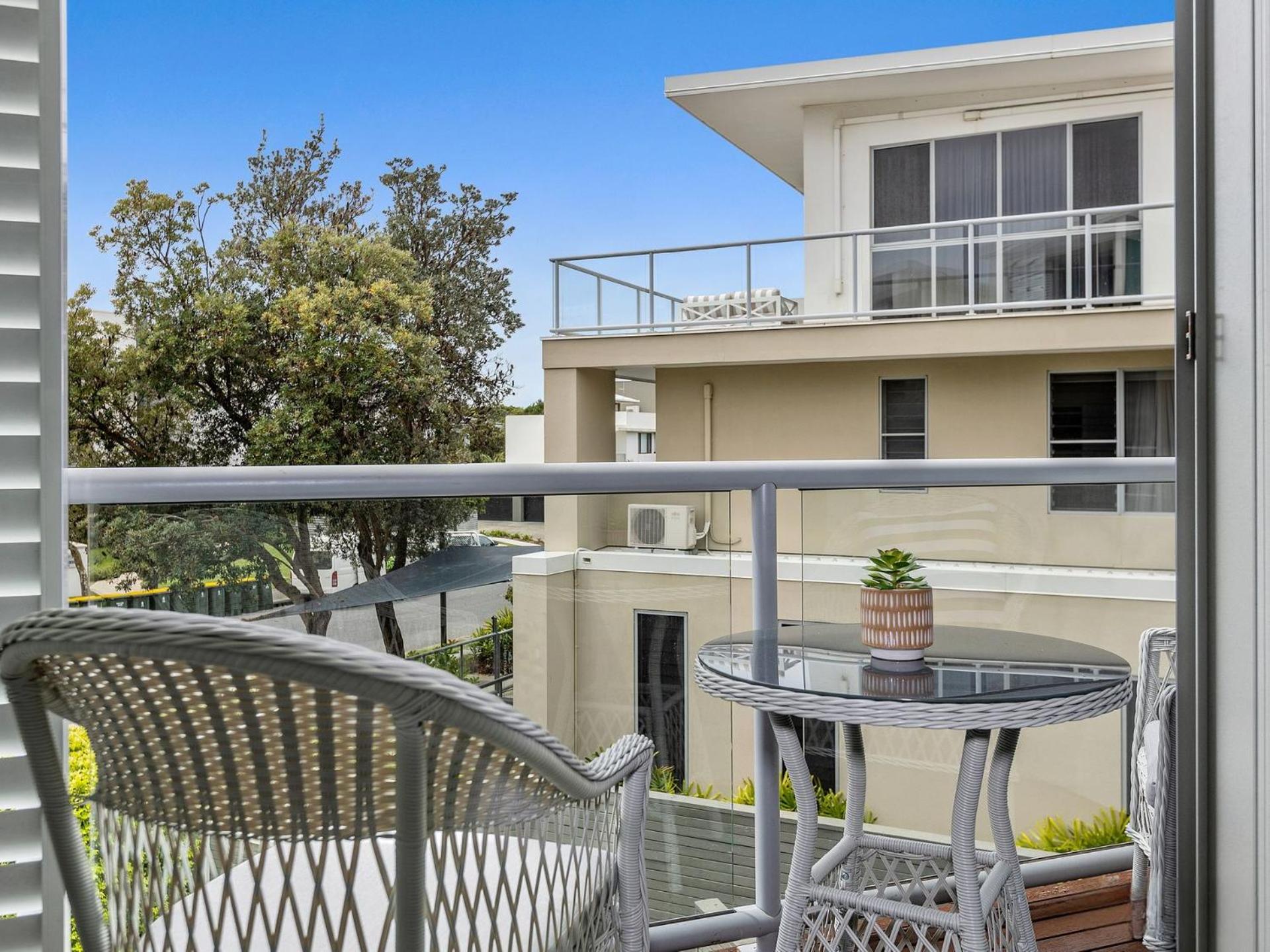 Beachside Haven Modern Townhouse with Pool