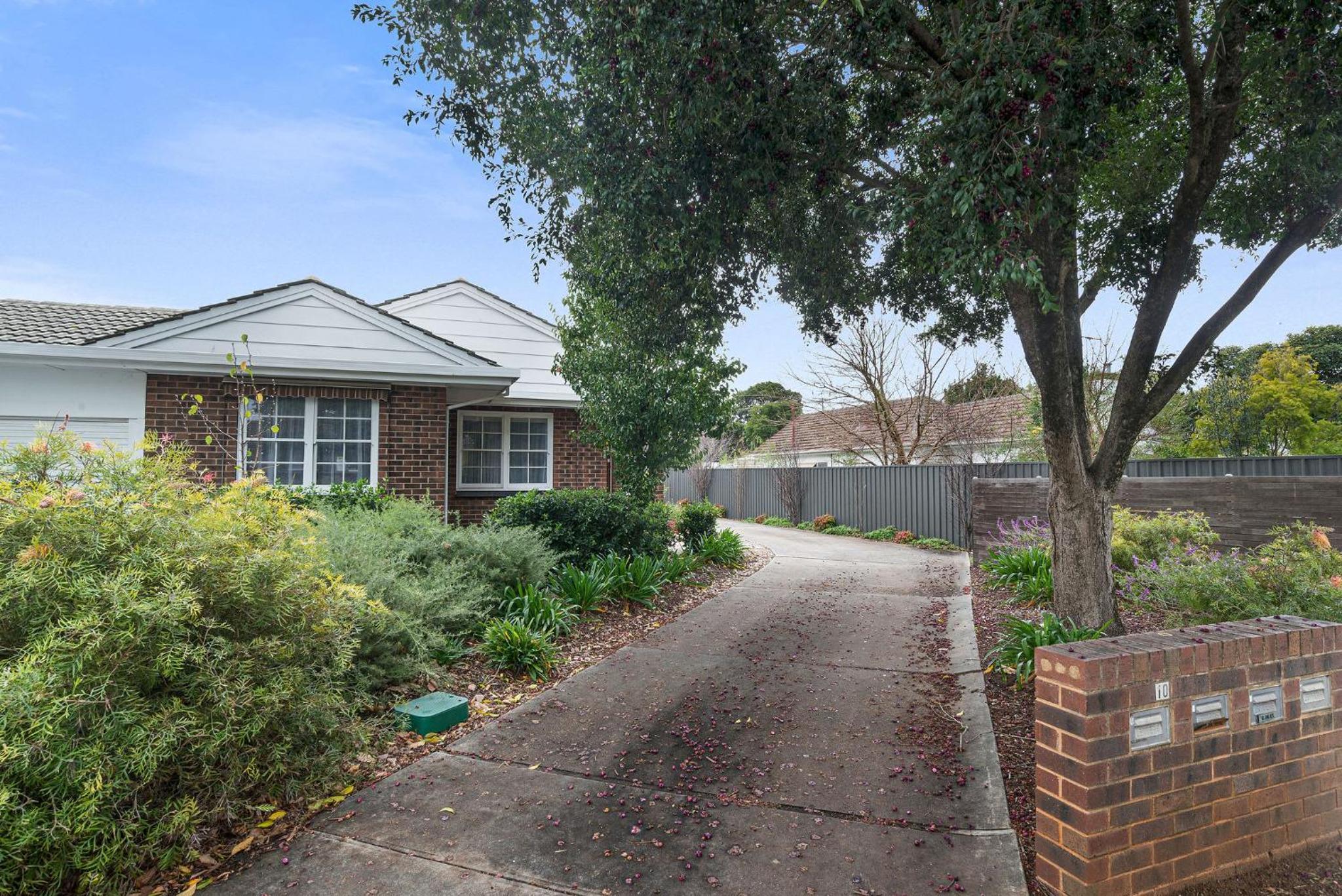 Prime Location 2 Bed Renovated in Royston Park