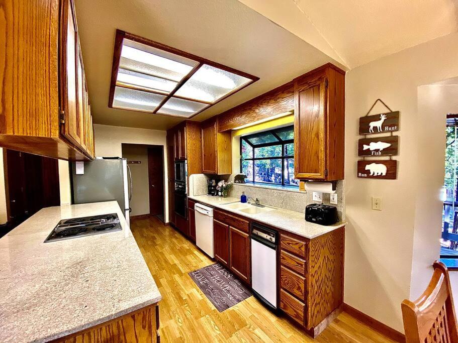 *Mountain Retreat*Fireplace*SpaTub*Sleeps 11* view 4