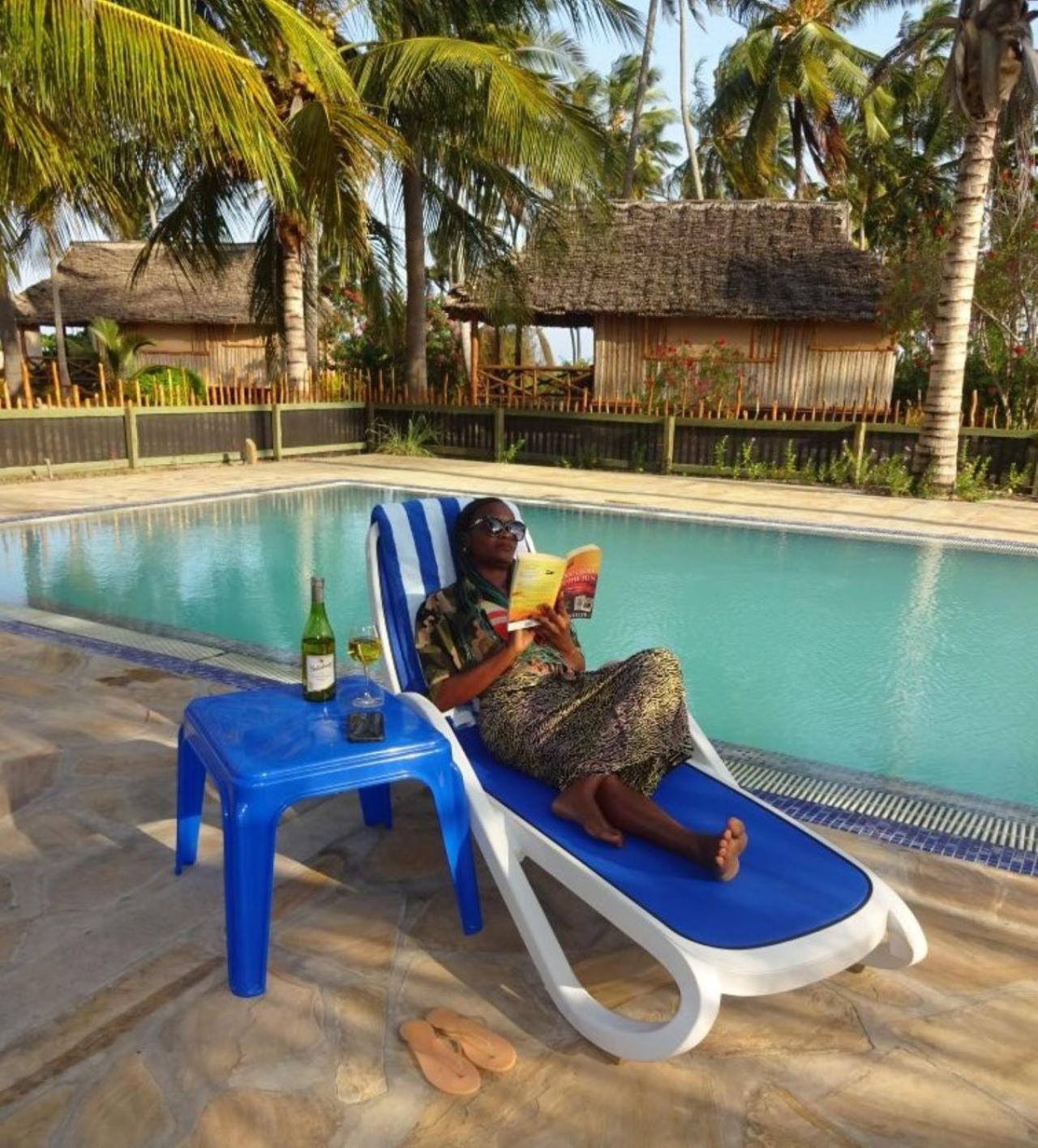 Barry's Beach Resort Pangani