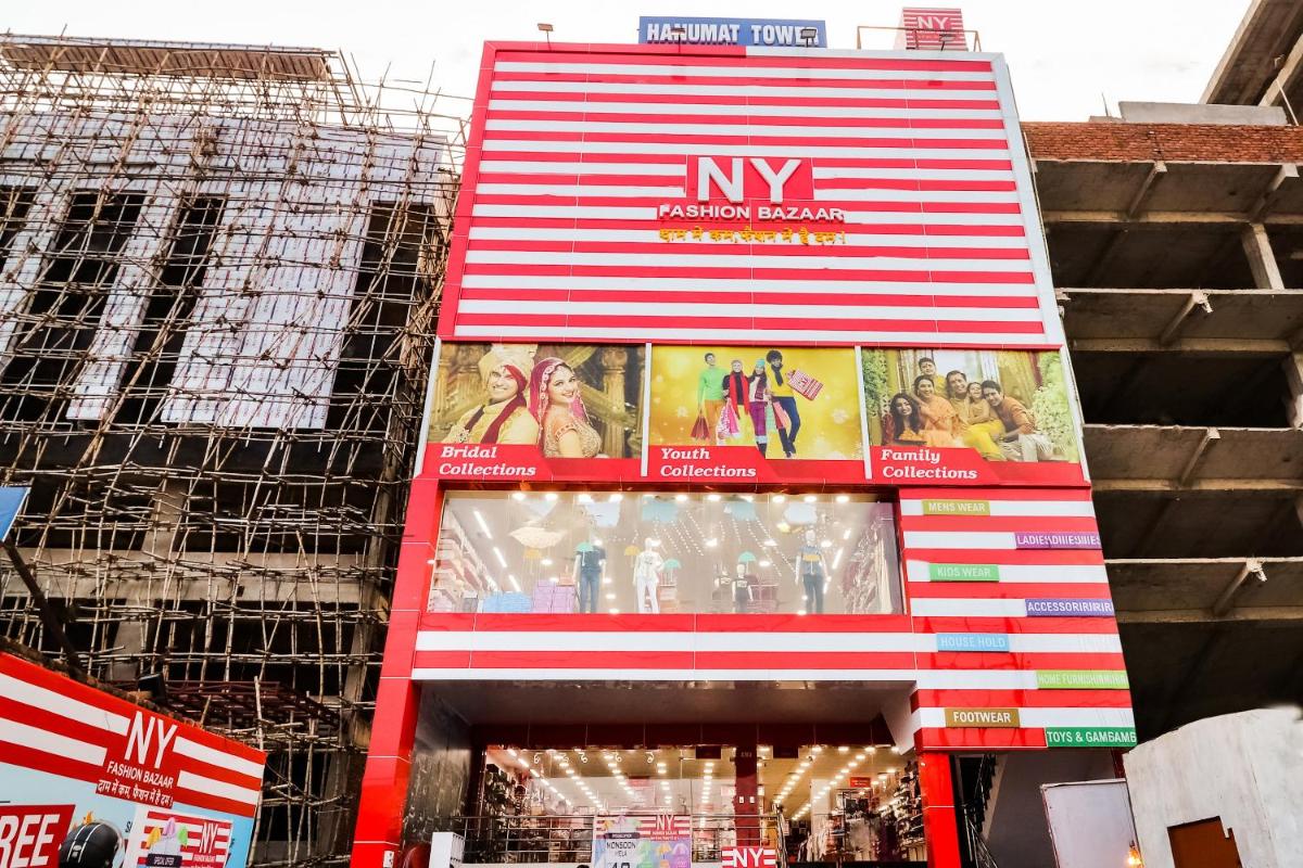 OYO Flagship 28185 The Golden Sky