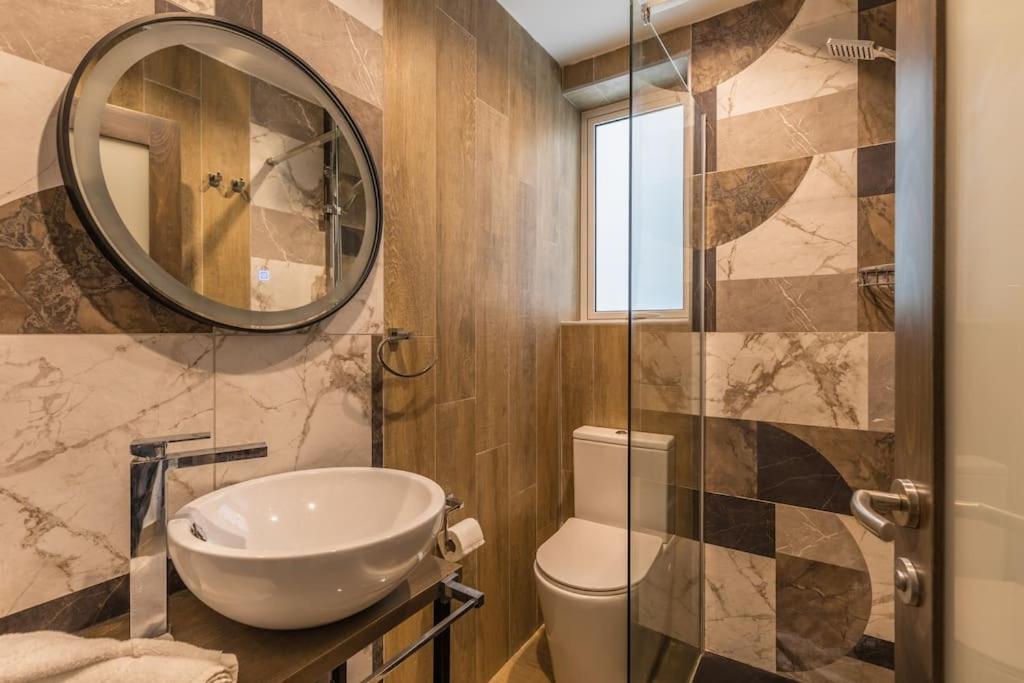 Studio room 11 with kitchenette in the heart of St Julians