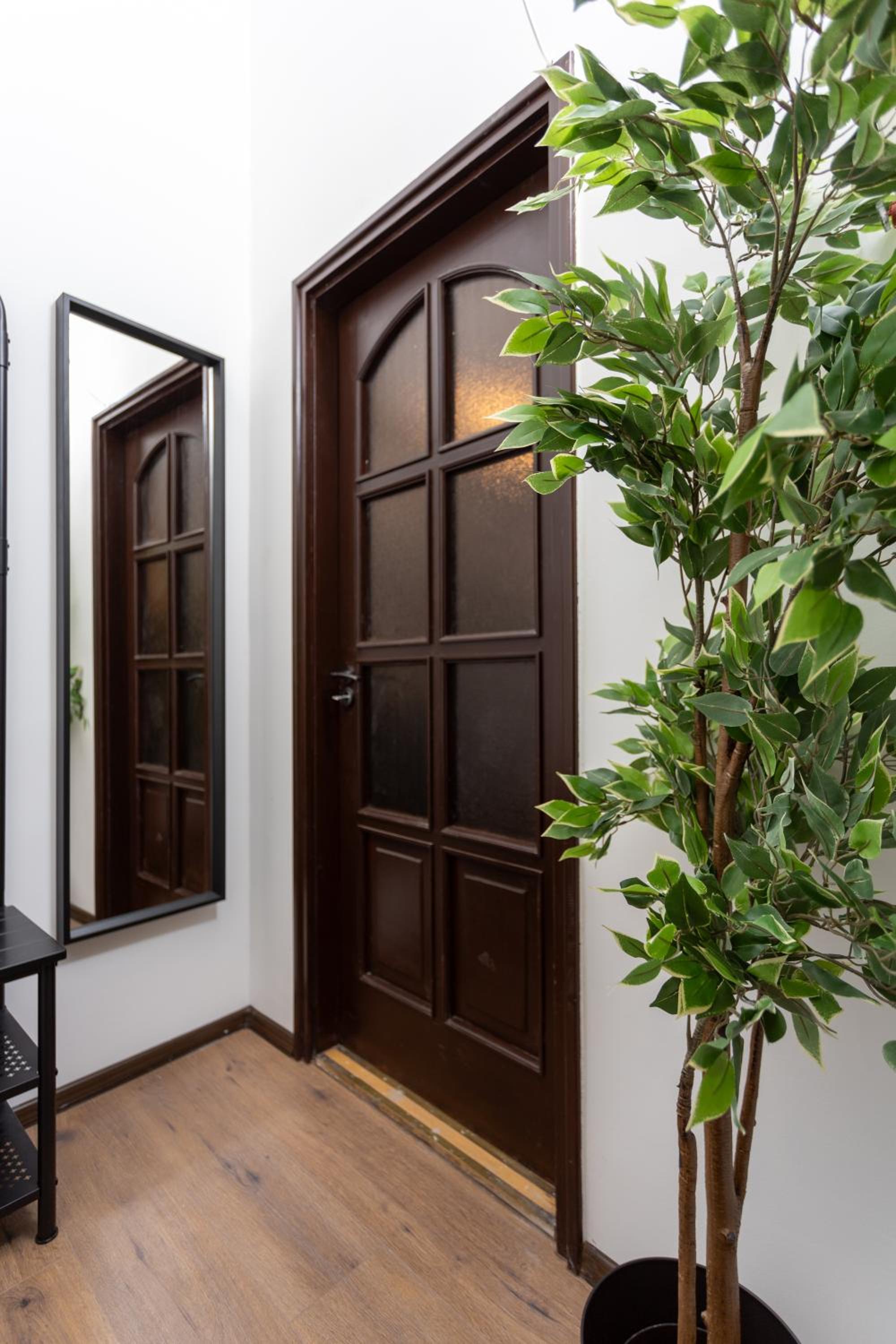 Green Goblin Apartment with FREE PRIVATE PARKING view 4