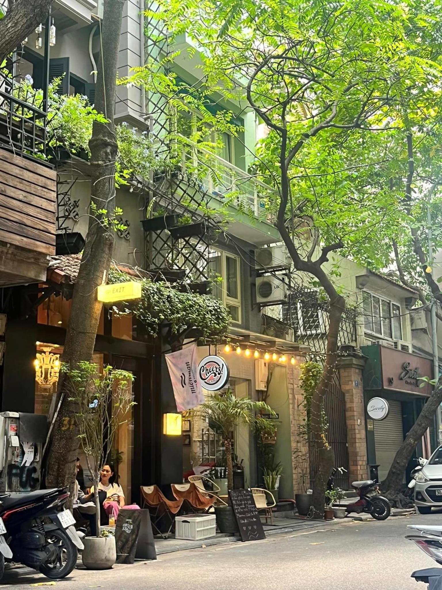 Cheers Hostel Hanoi