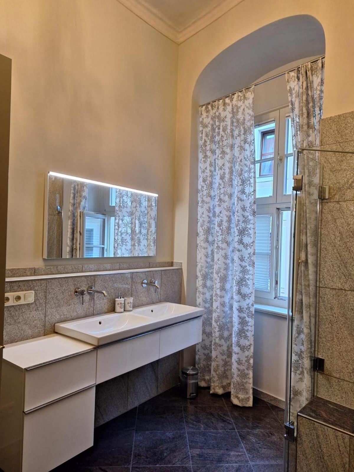 Stadtpalais Königssuite maximal 2 Personen und 1 Kleinkind