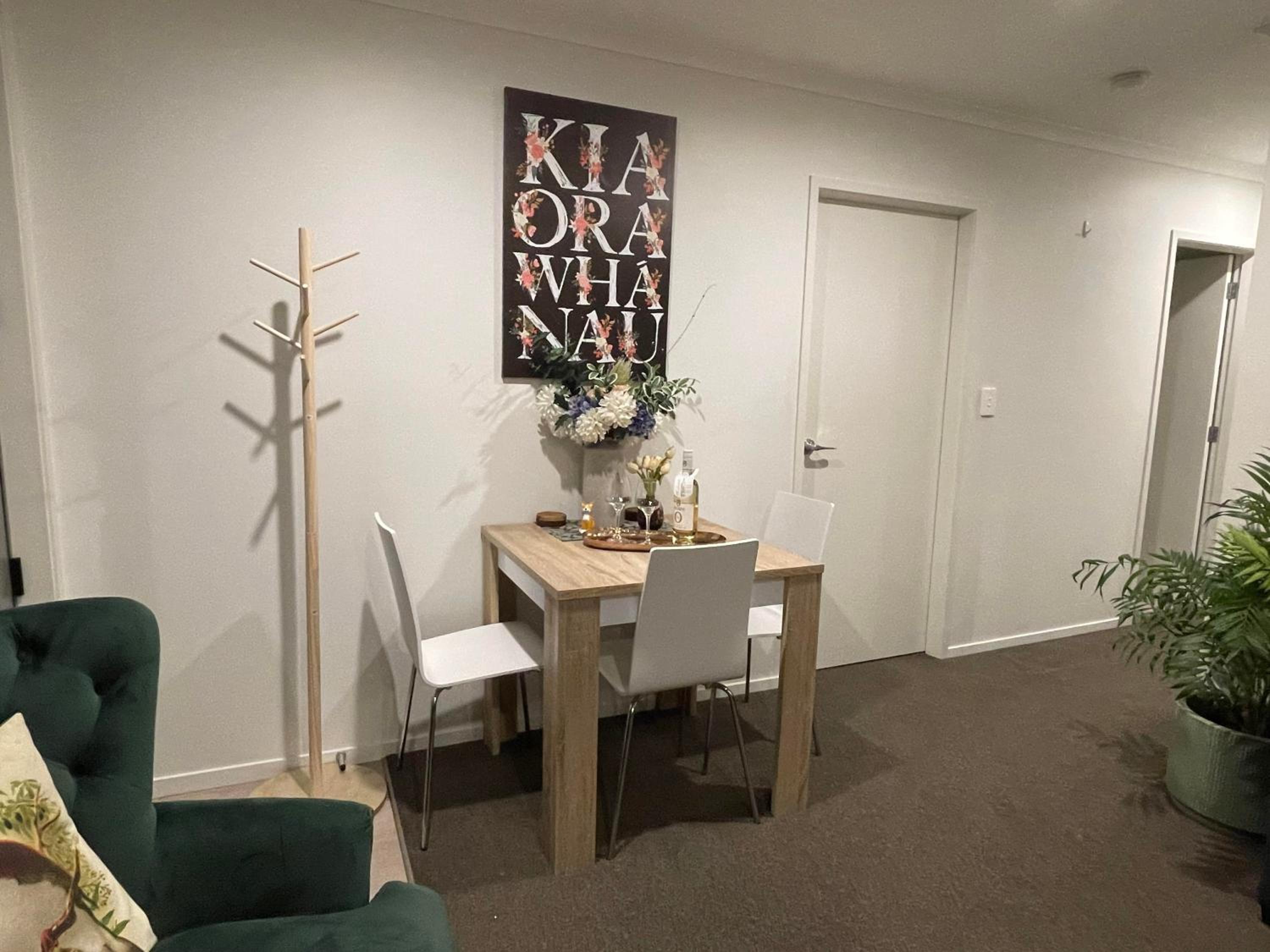 An elegant 2-bedroom house in Hamilton central. view 3
