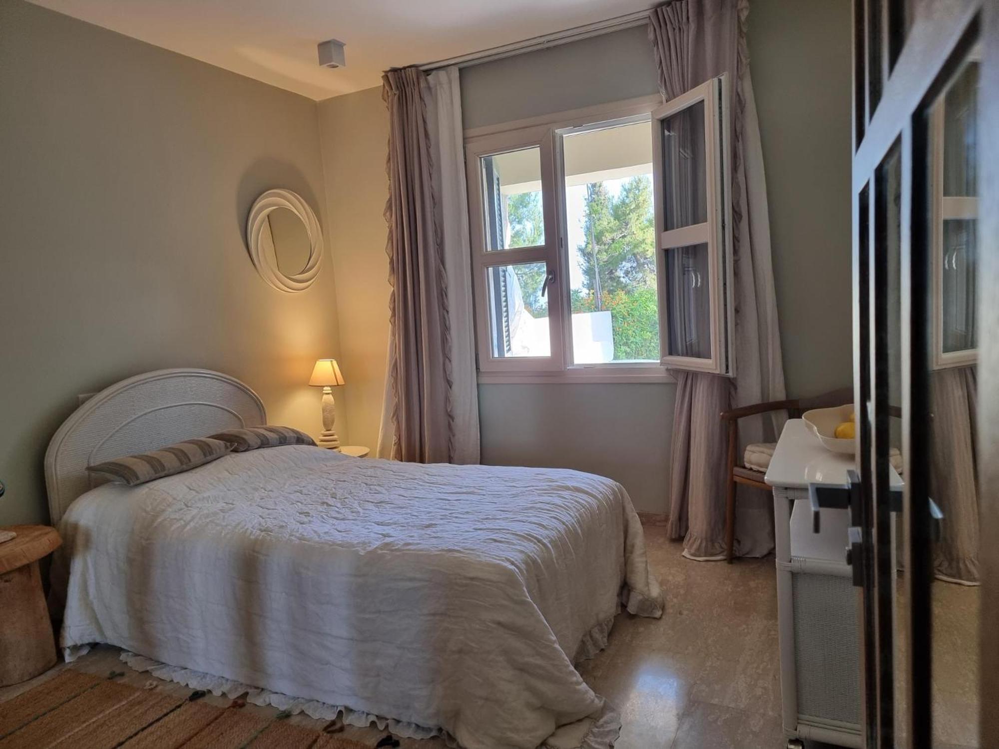 EXQUISITE GOLF VILLA with Sea, 8Tee, Green Views, in Aphrodite Hills Golf Resort
