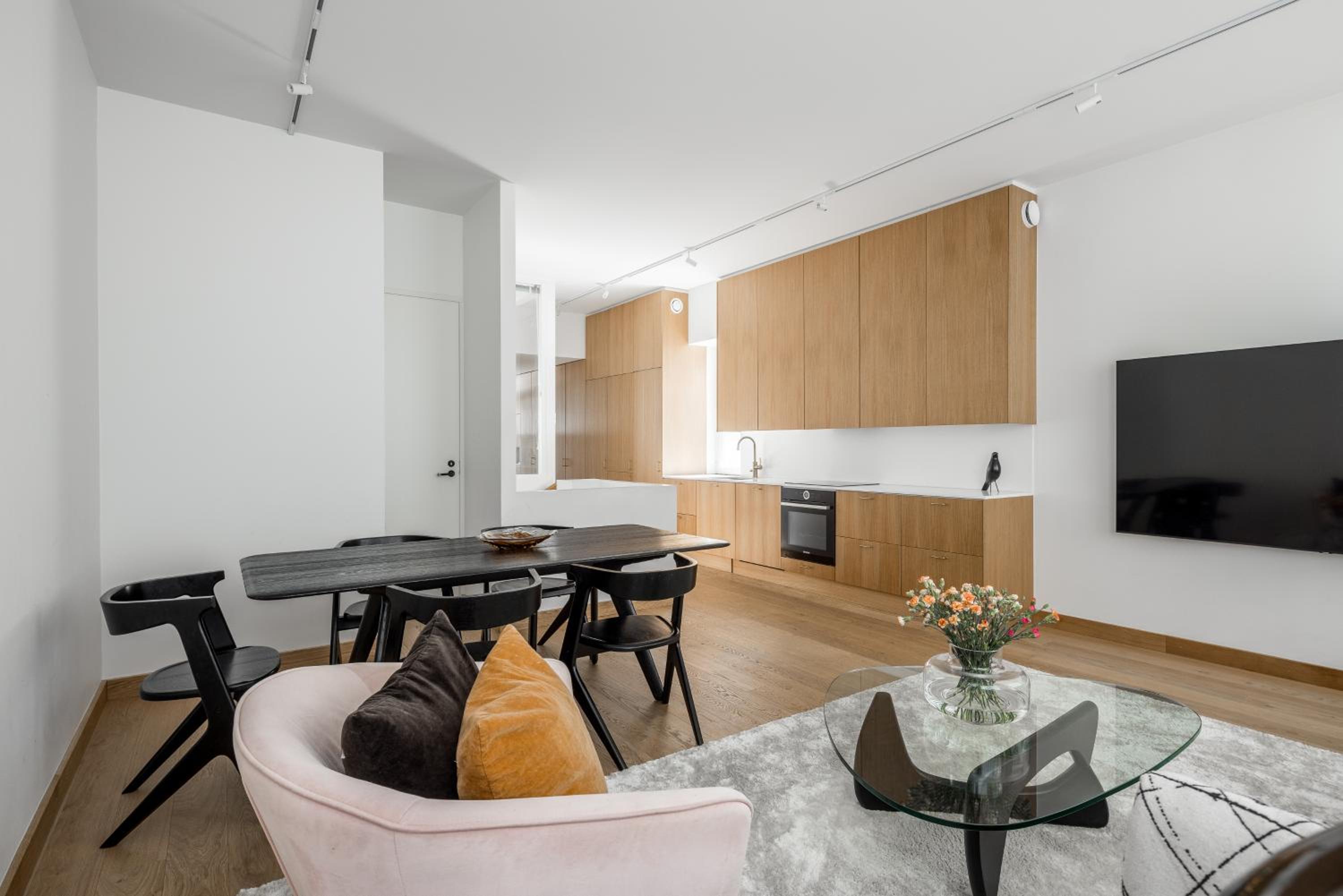 Scandinavian Deluxe House With Private Sauna at Kamppi