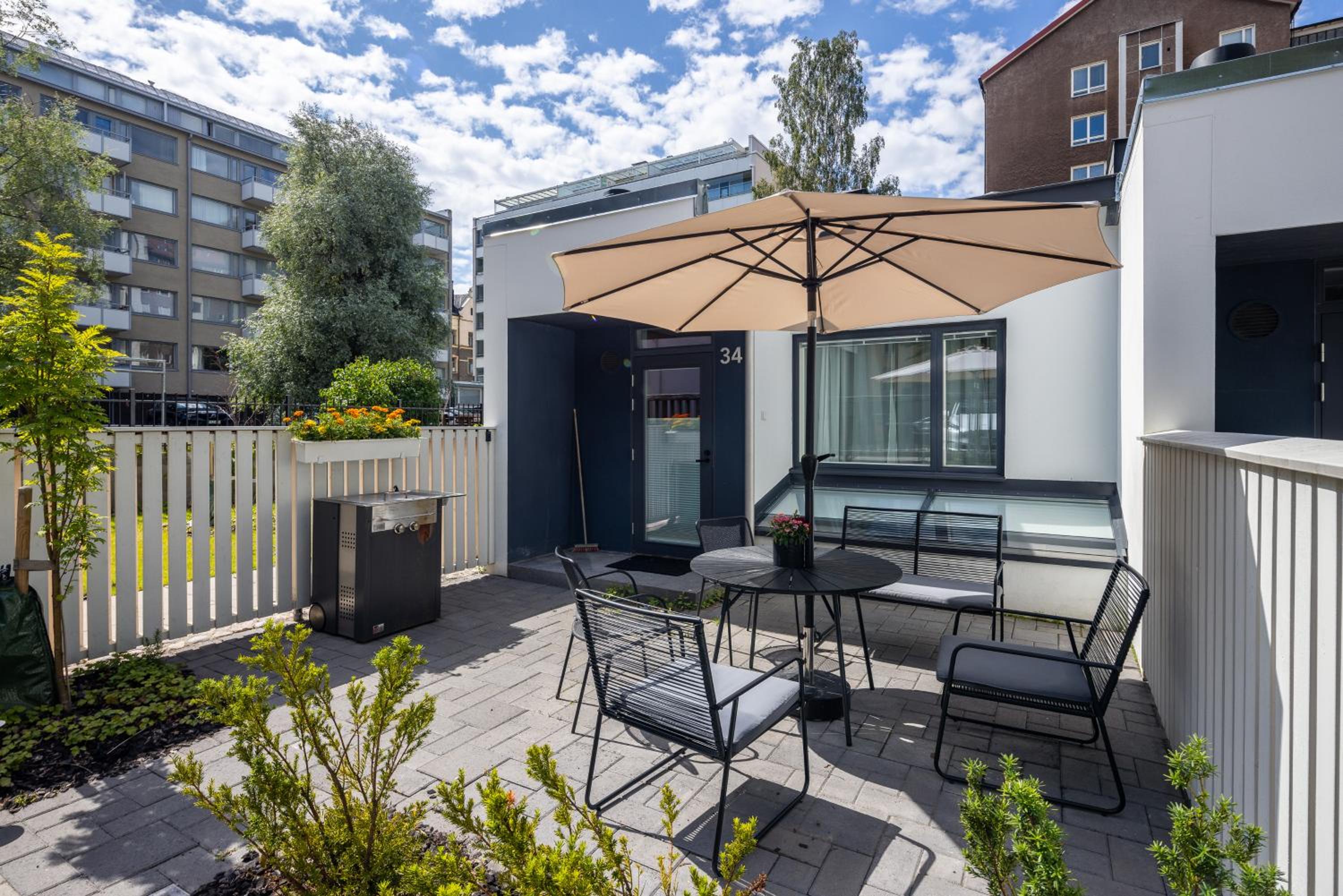 Scandinavian Deluxe House With Private Sauna at Kamppi