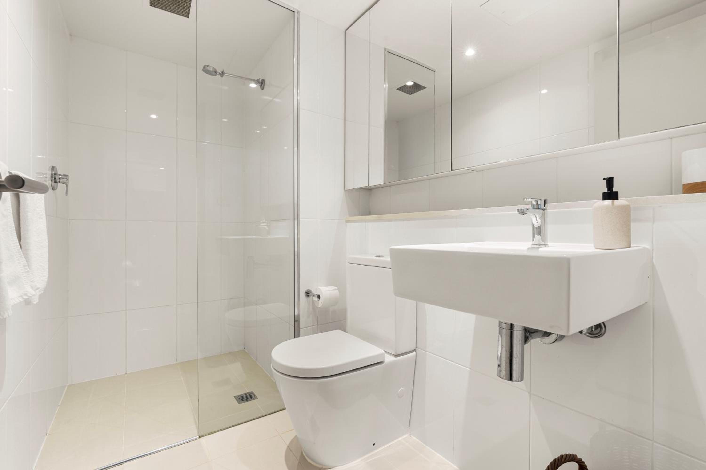 Relaxed 1BR Apartment with Courtyard in Bondi