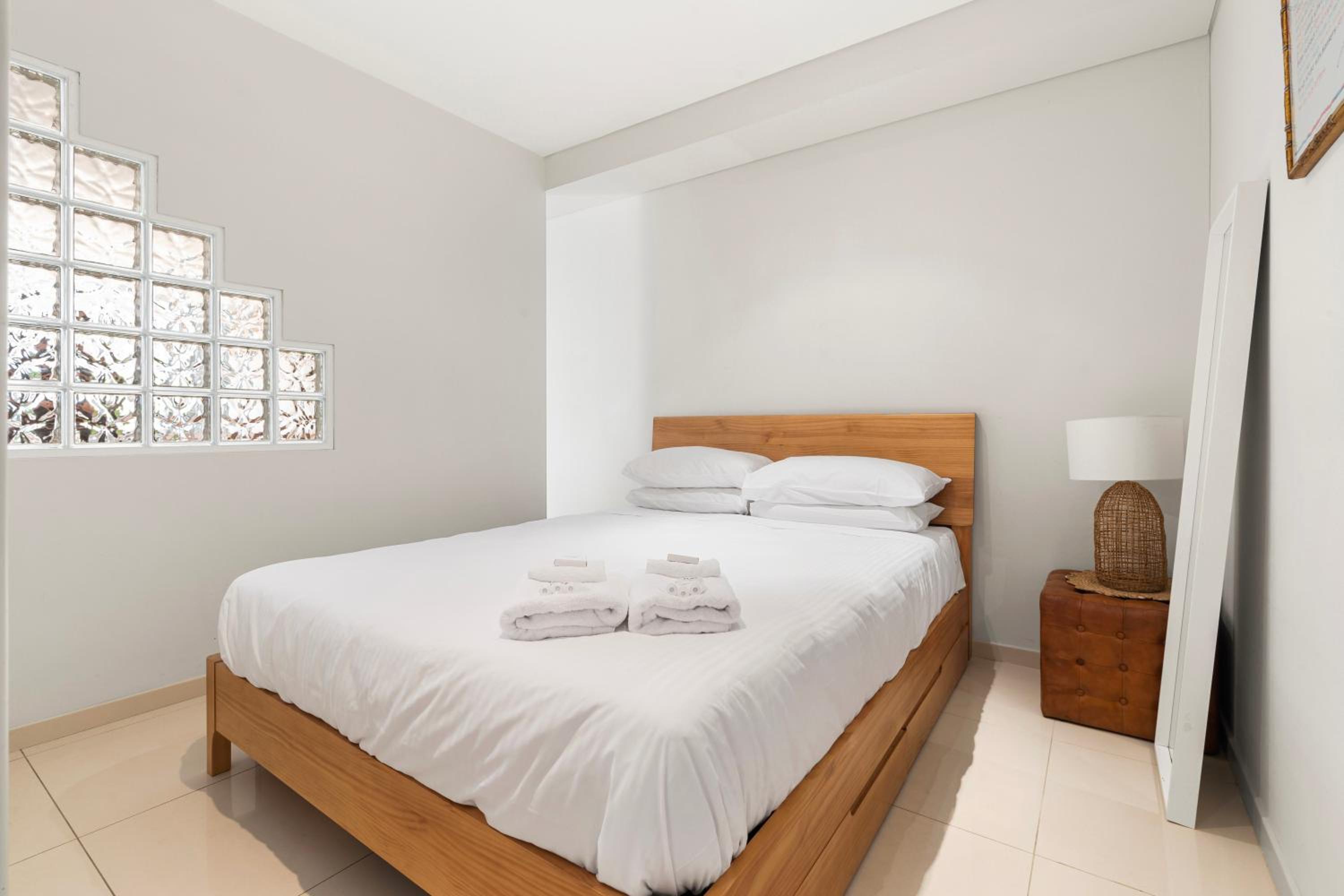 Relaxed 1BR Apartment with Courtyard in Bondi