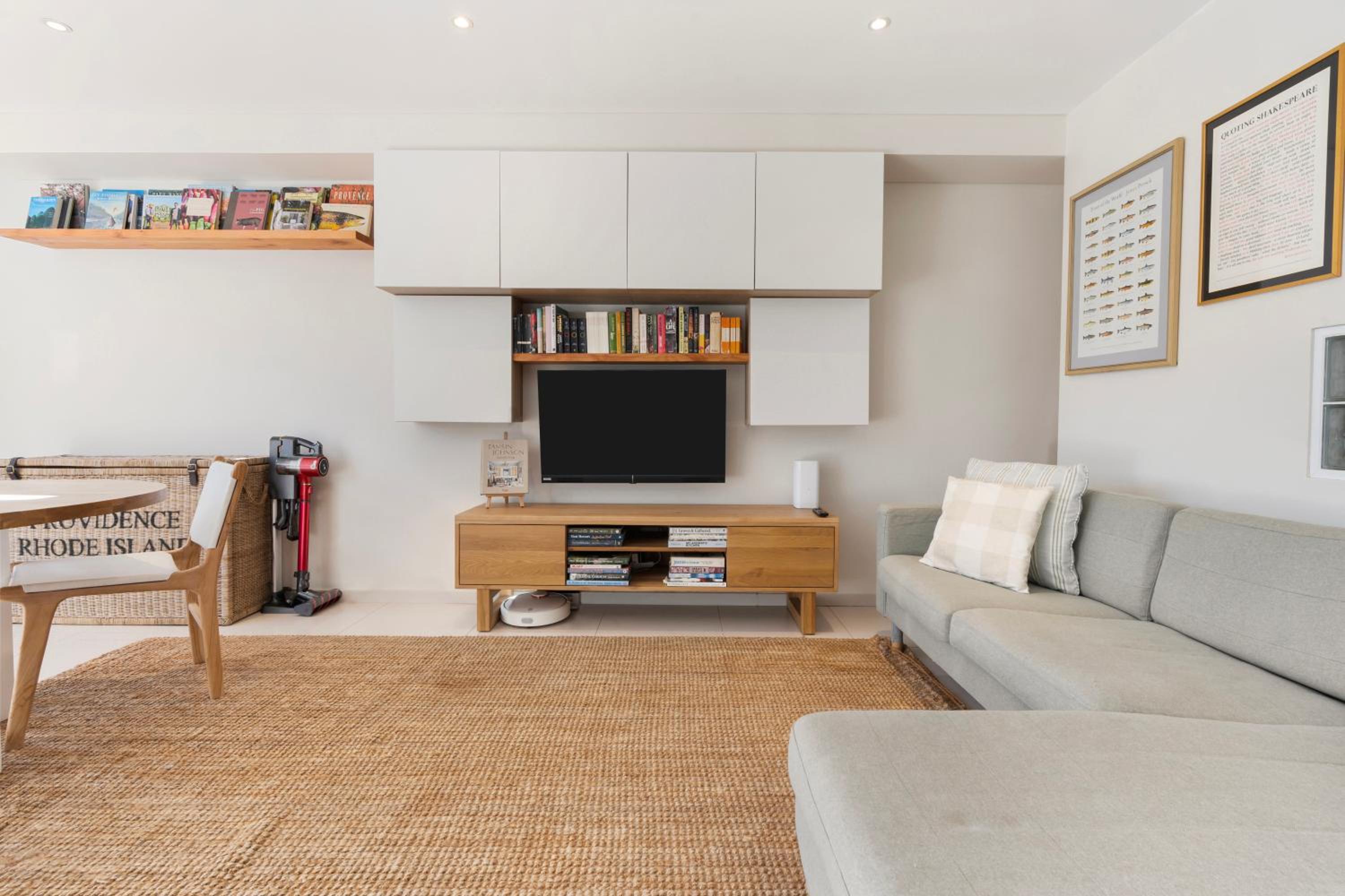 Relaxed 1BR Apartment with Courtyard in Bondi