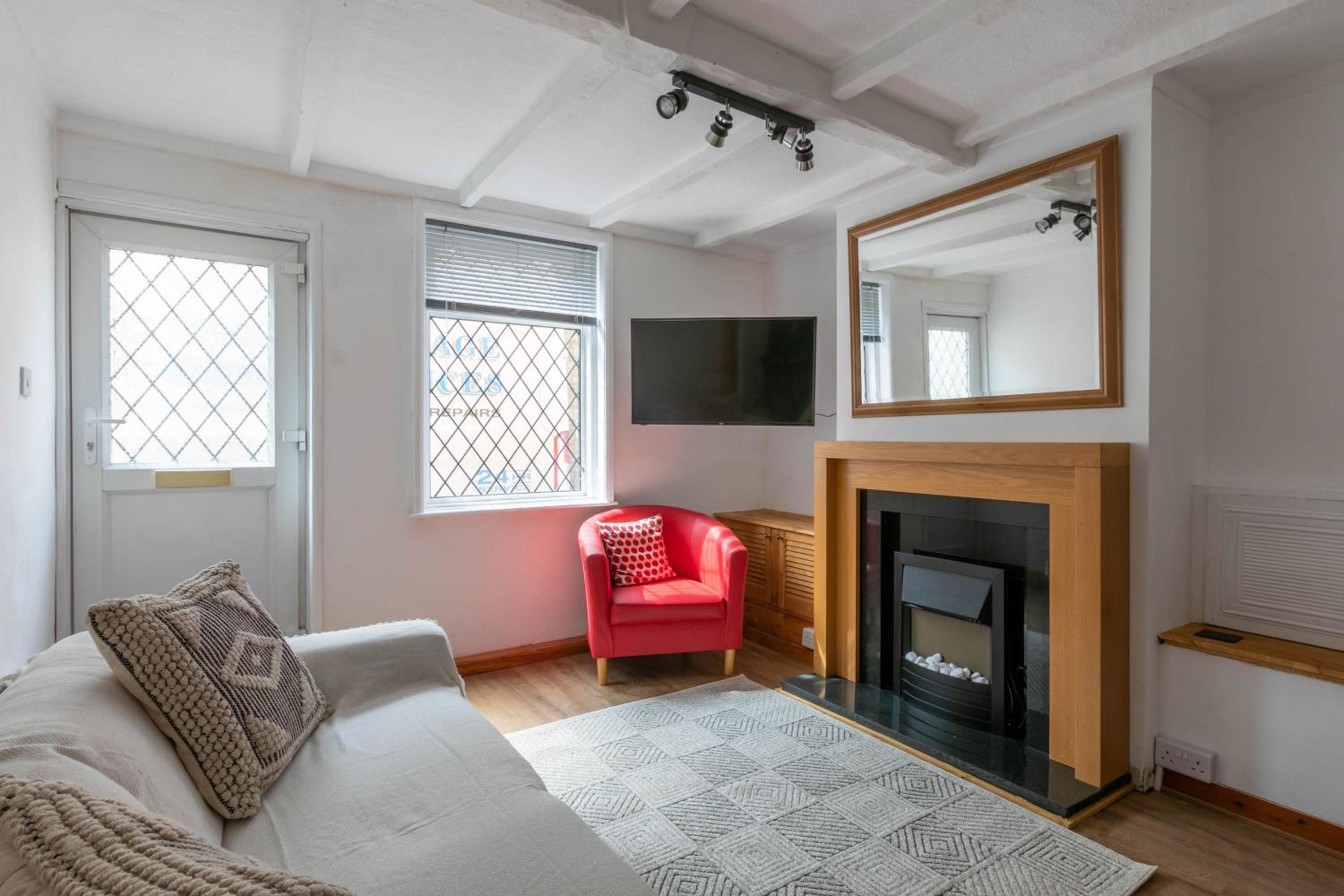 Dover Vacations - Stylish 2BD Family Hideaway in Dover - Property Image 1