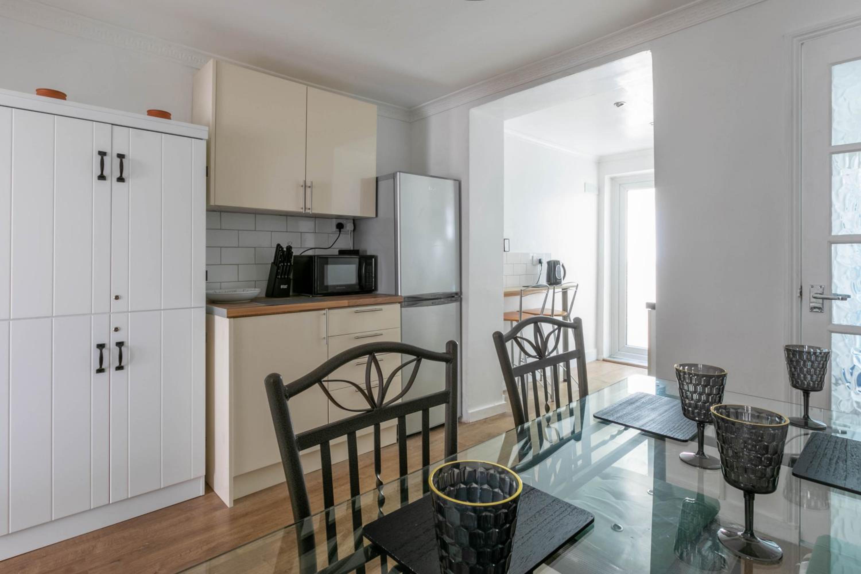 Dover Vacations - Stylish 2BD Family Hideaway in Dover - Property Image 11