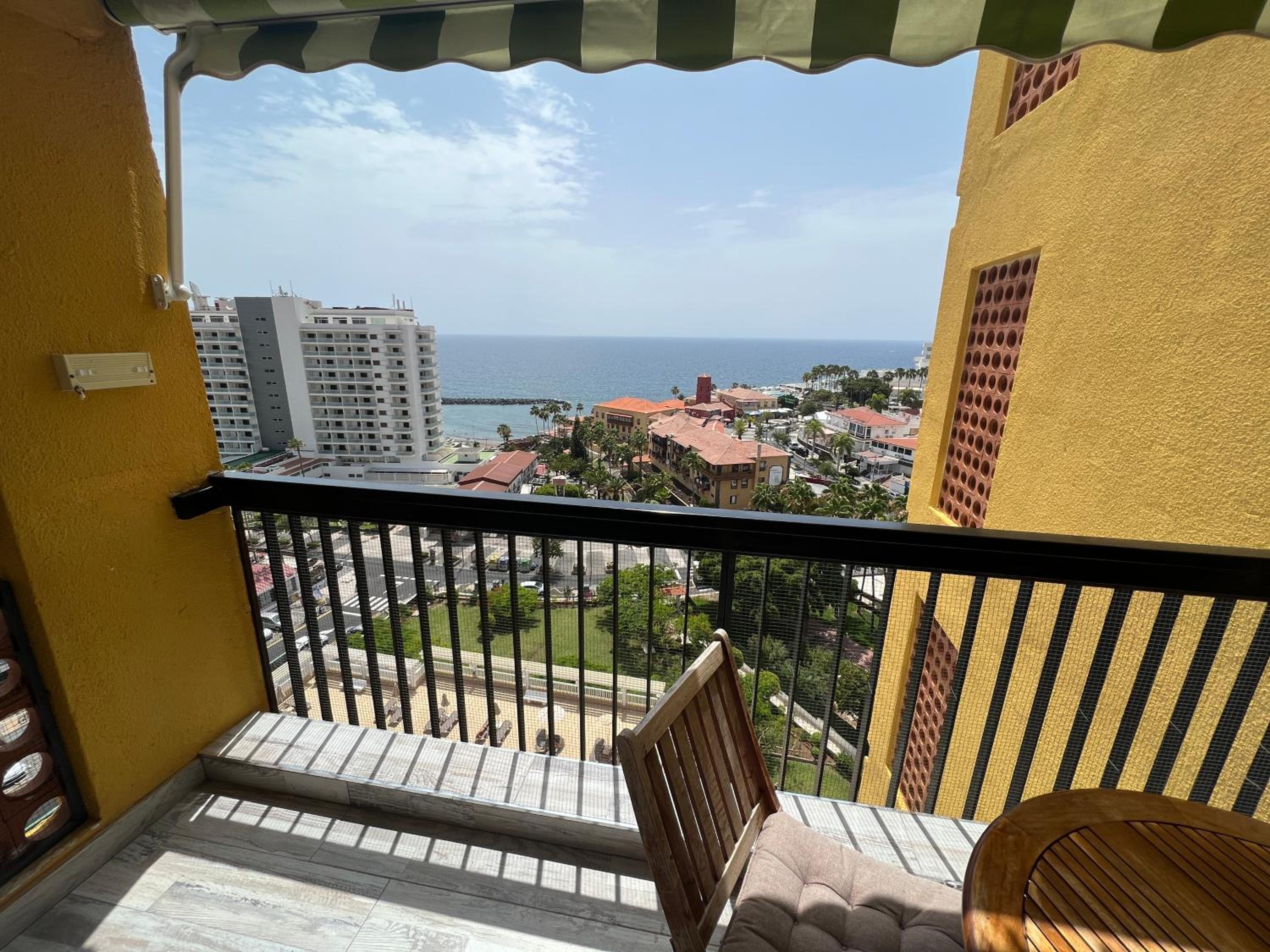 Hotel Lookout Point Tenerife Holiday Apartment Las Americas - Image 1