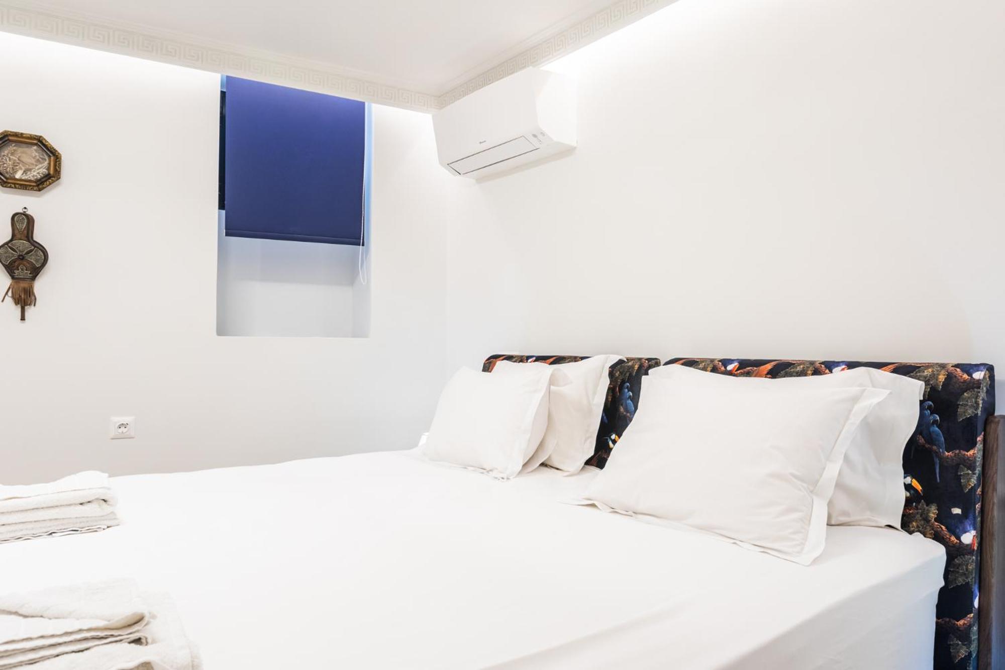 Chic & central Athenian apartment! EV4