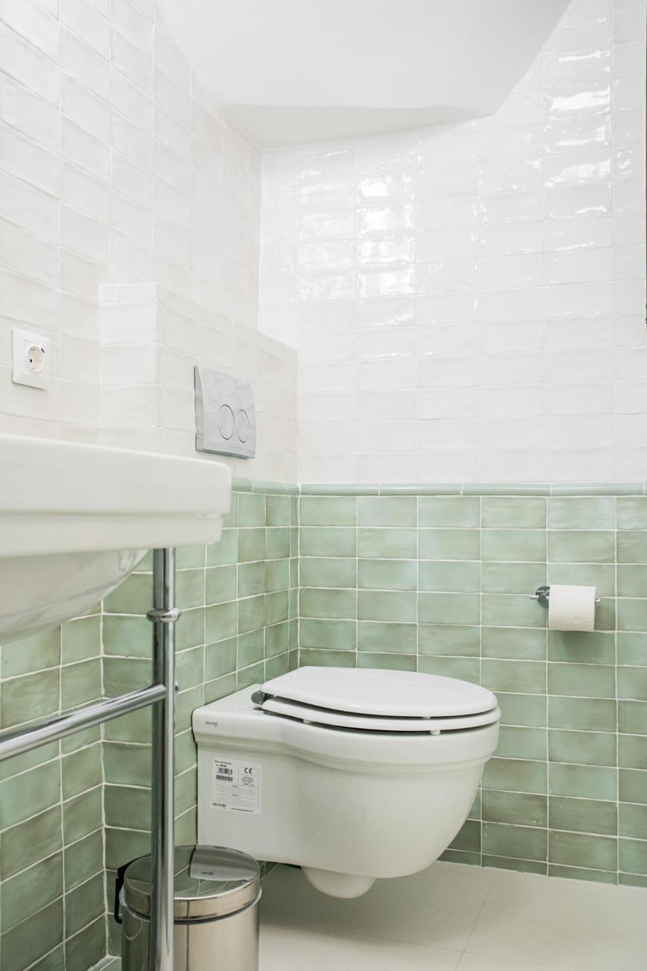 Chic & central Athenian apartment! EV4