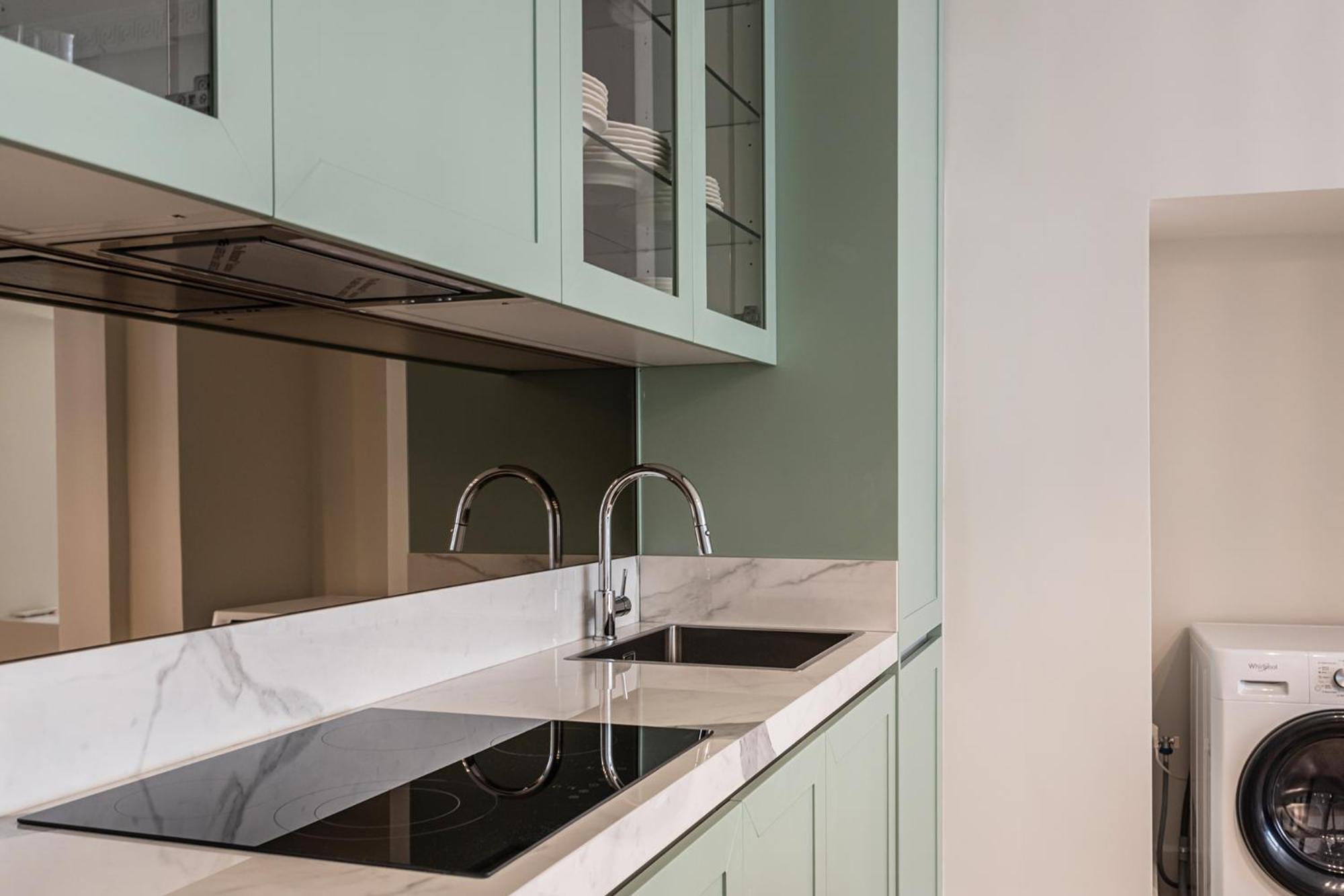 Chic & central Athenian apartment! EV4