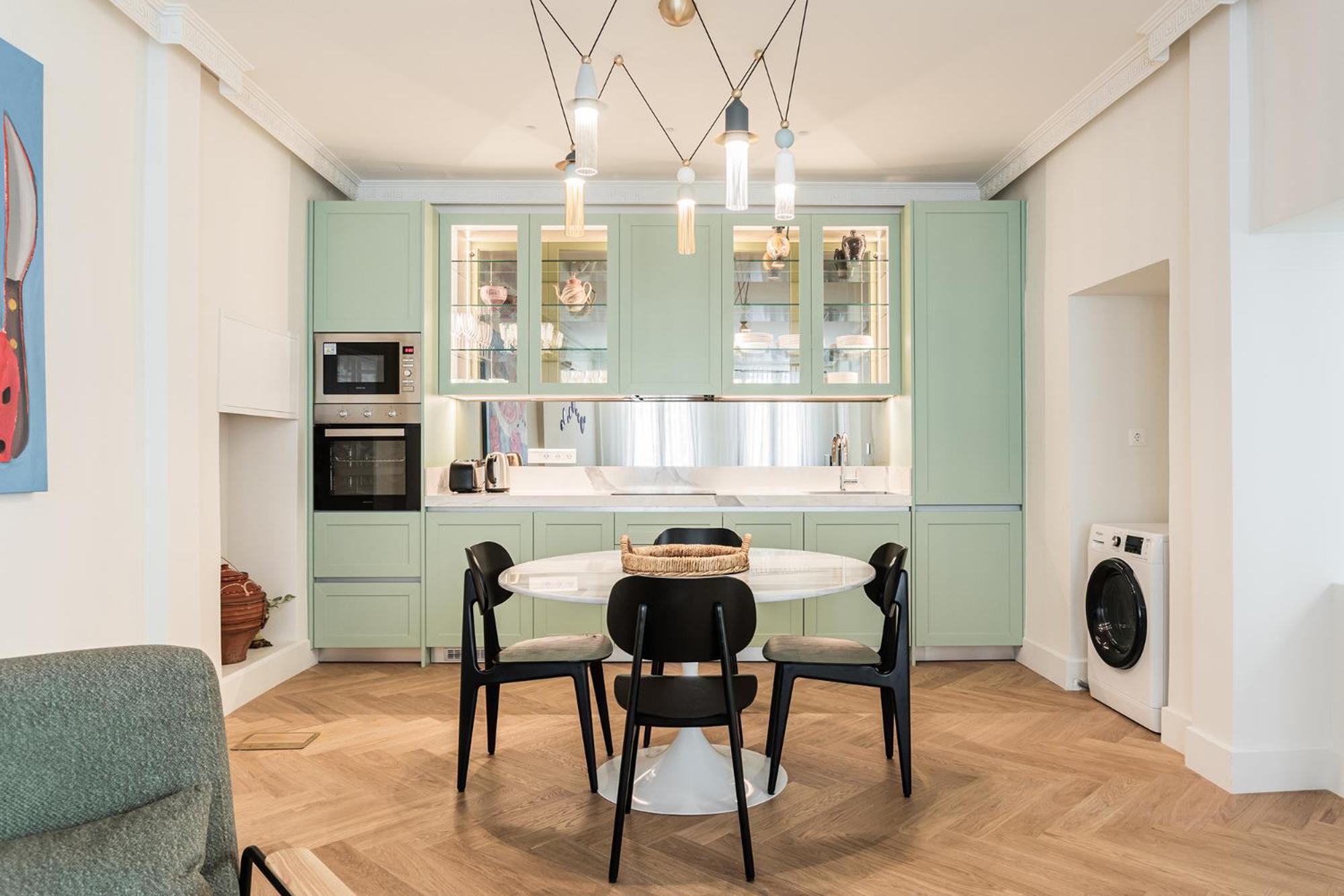 Chic & central Athenian apartment! EV4