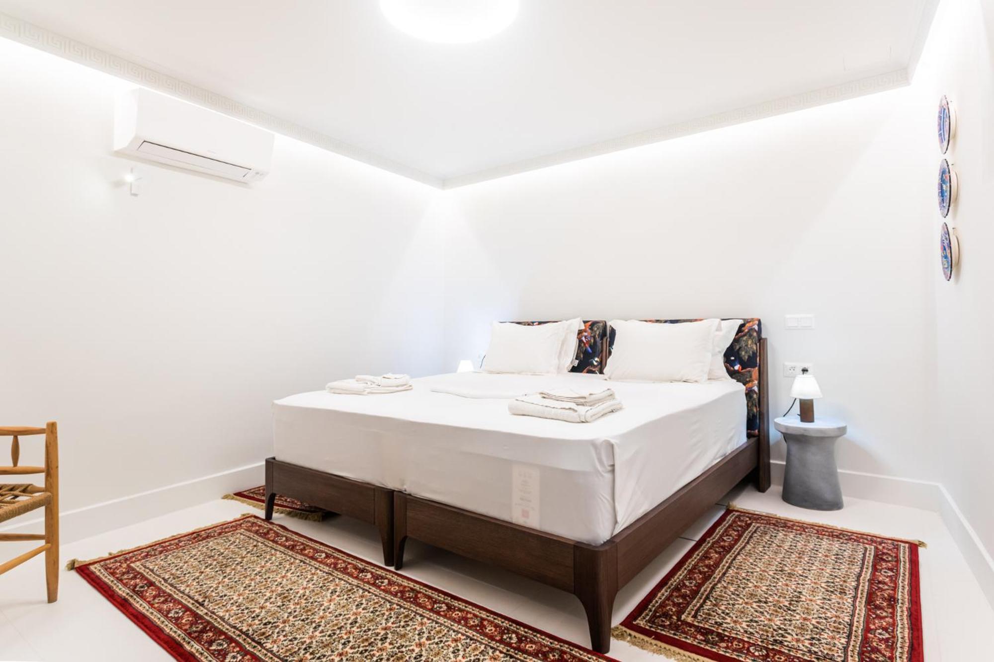 Chic & central Athenian apartment! EV4