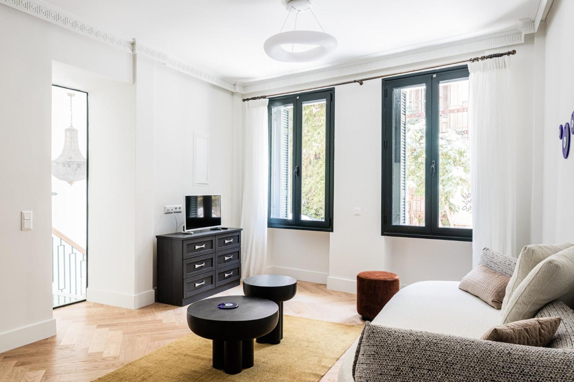 Chic & central Athenian apartment! EV4