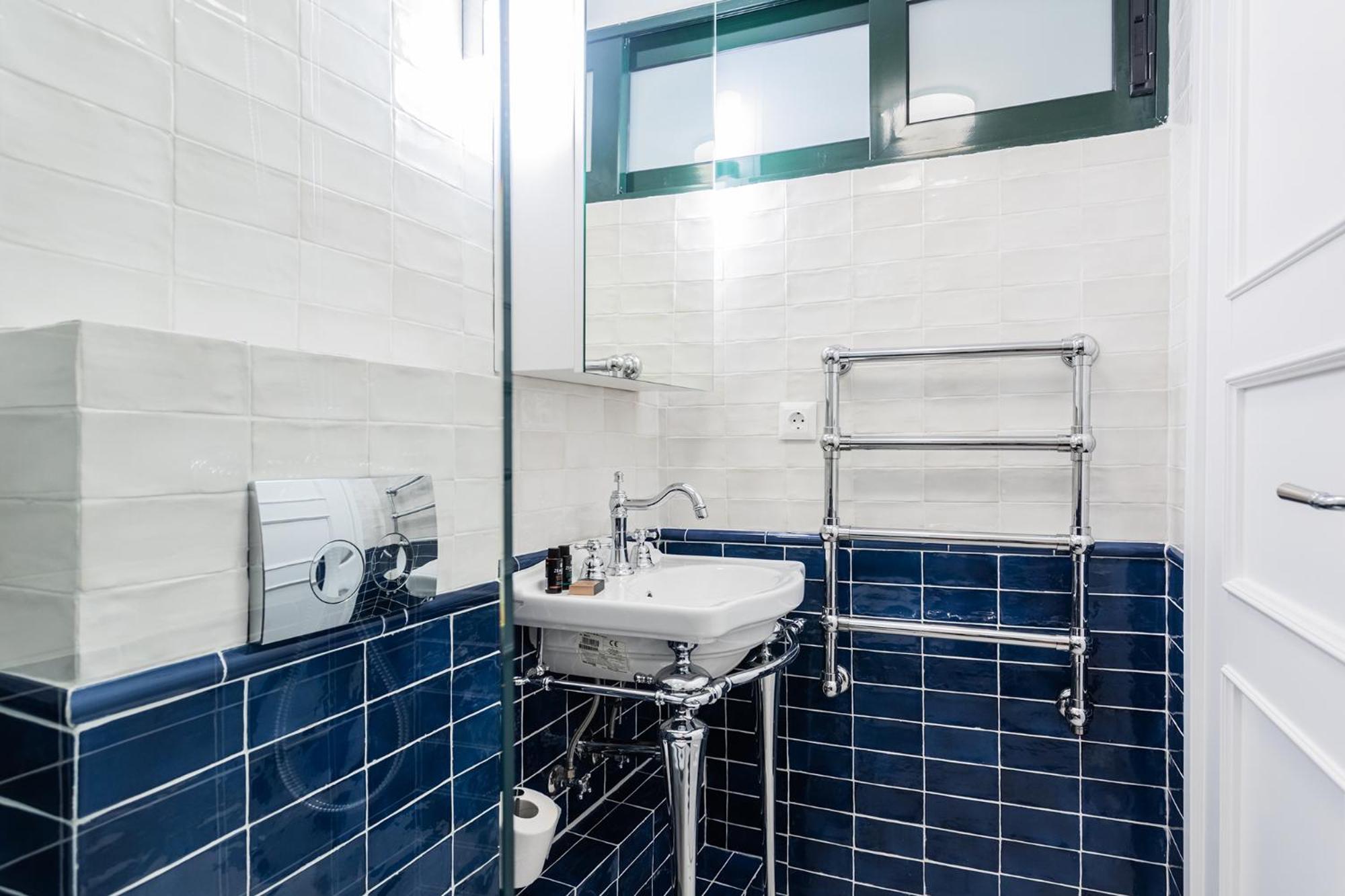 Chic & central Athenian apartment! EV4
