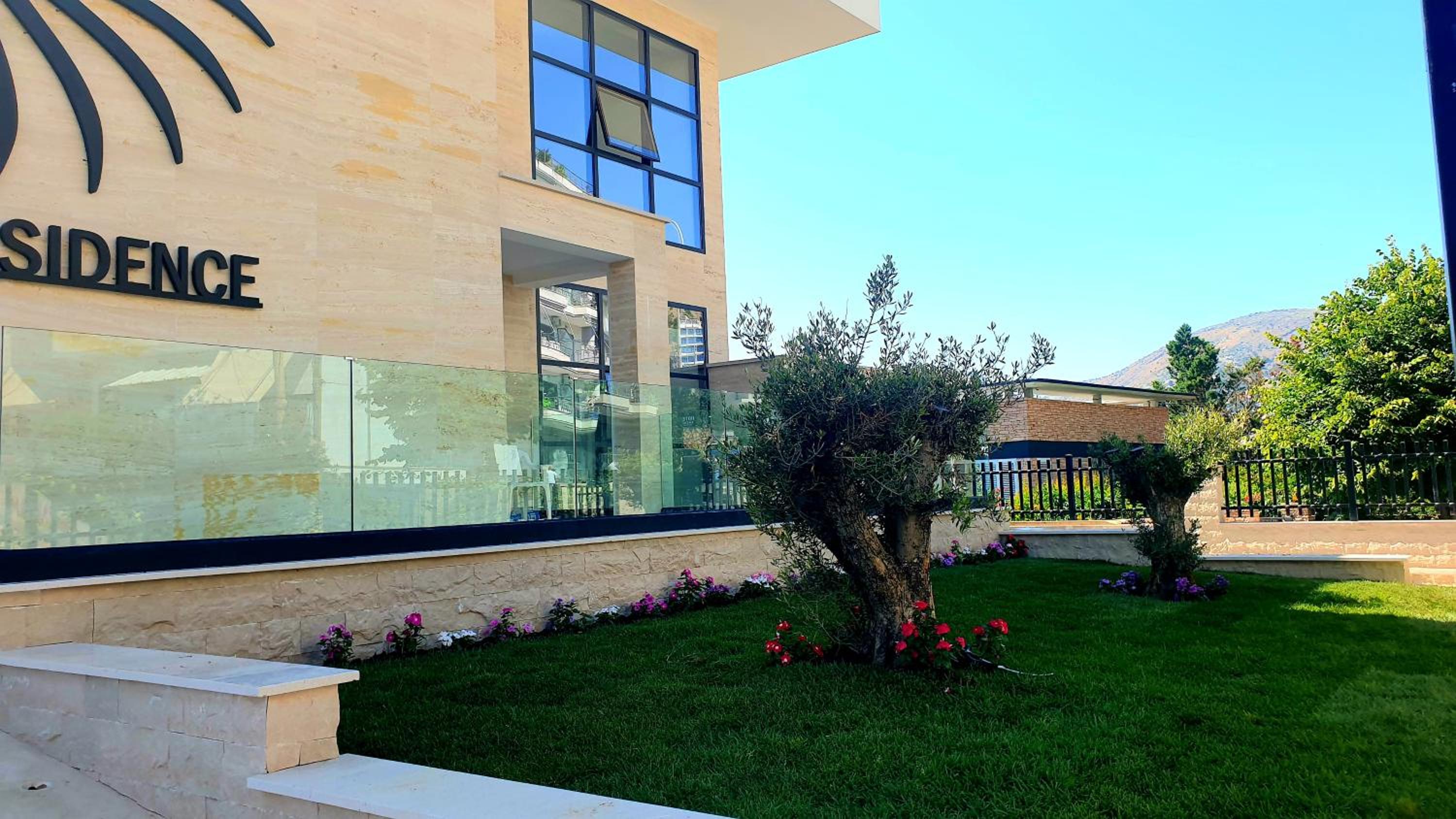 2F Saranda Apartment