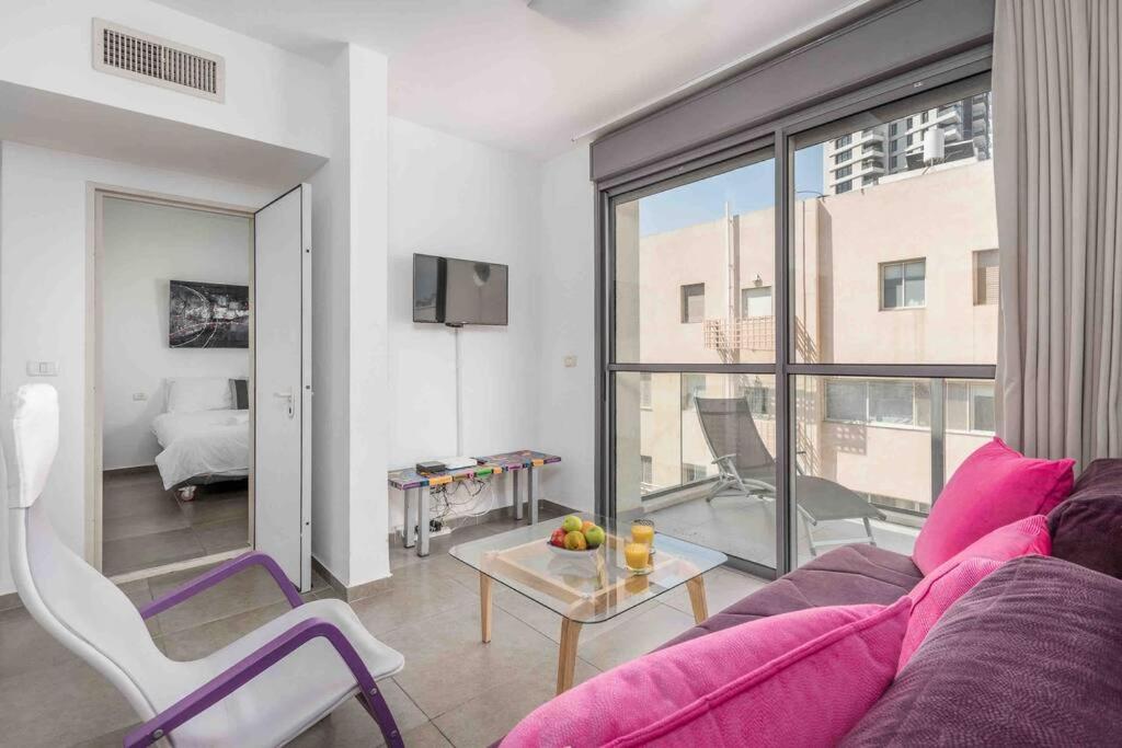 NEW Cosy 2BR and parking By Banana Beach view 2