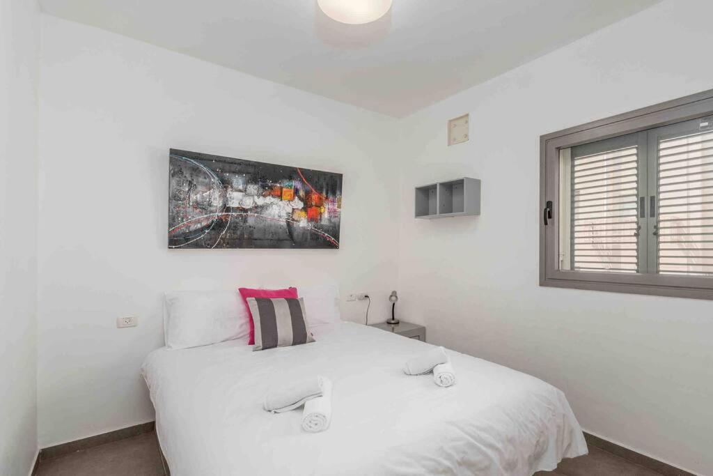 NEW Cosy 2BR and parking By Banana Beach view 3