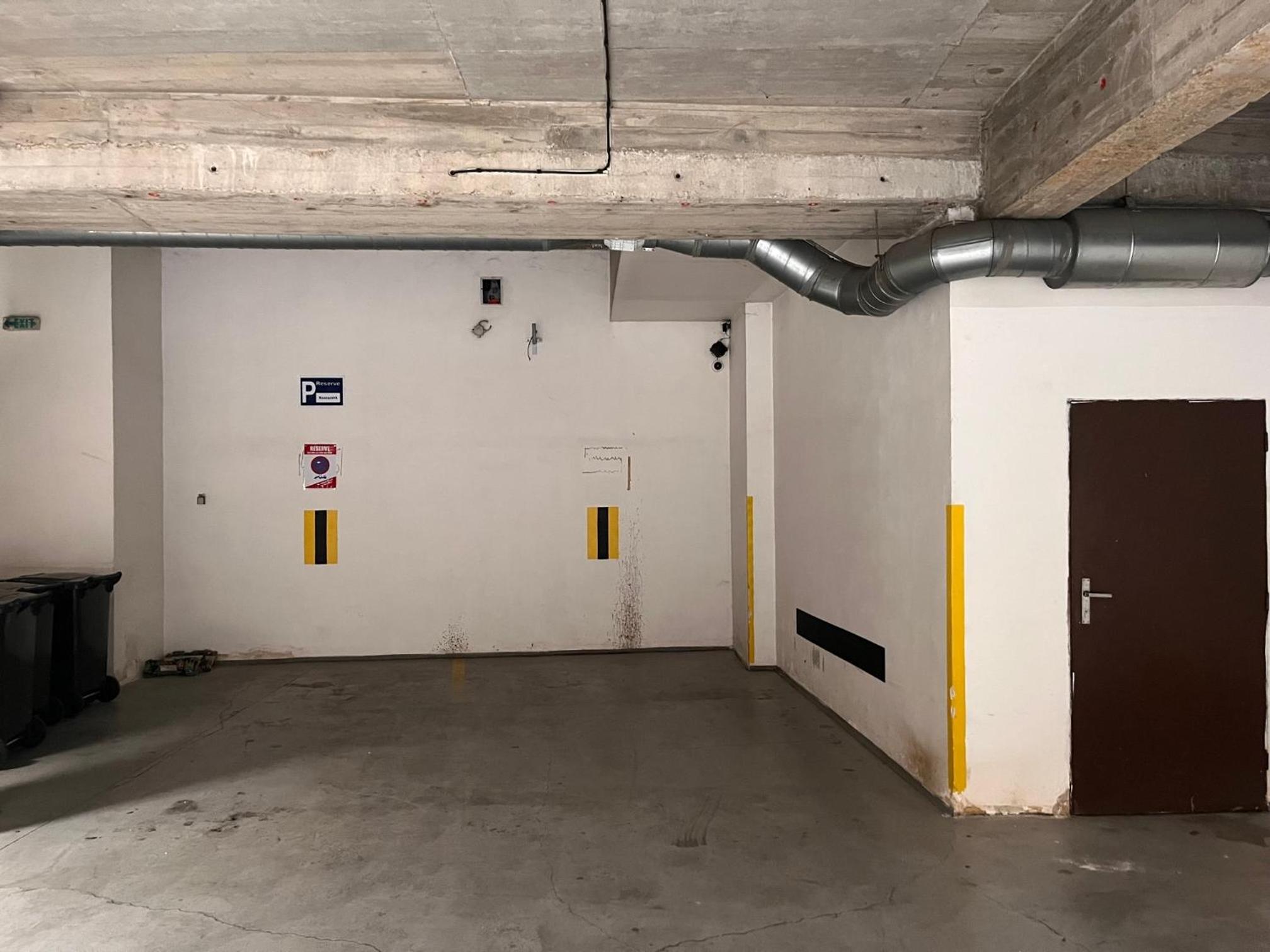City Centre Garden Apartment with parking