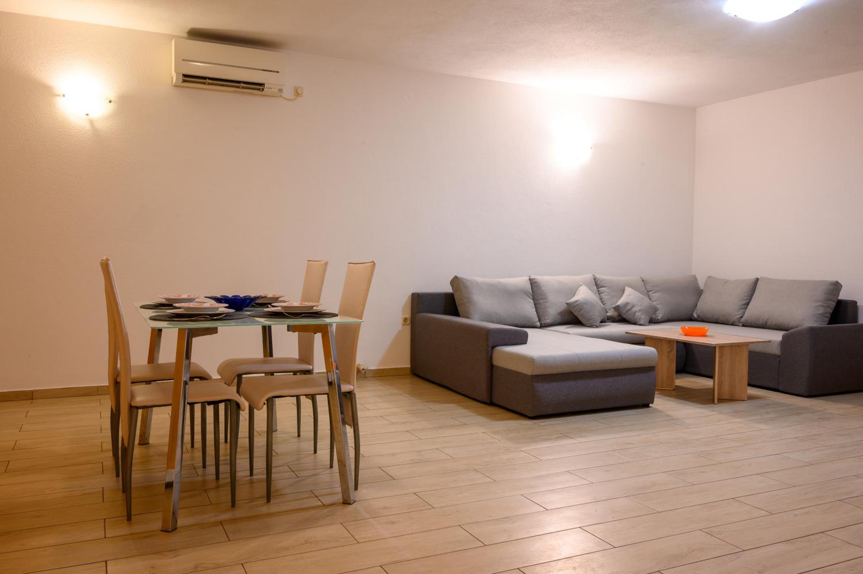 Antonio Apartments