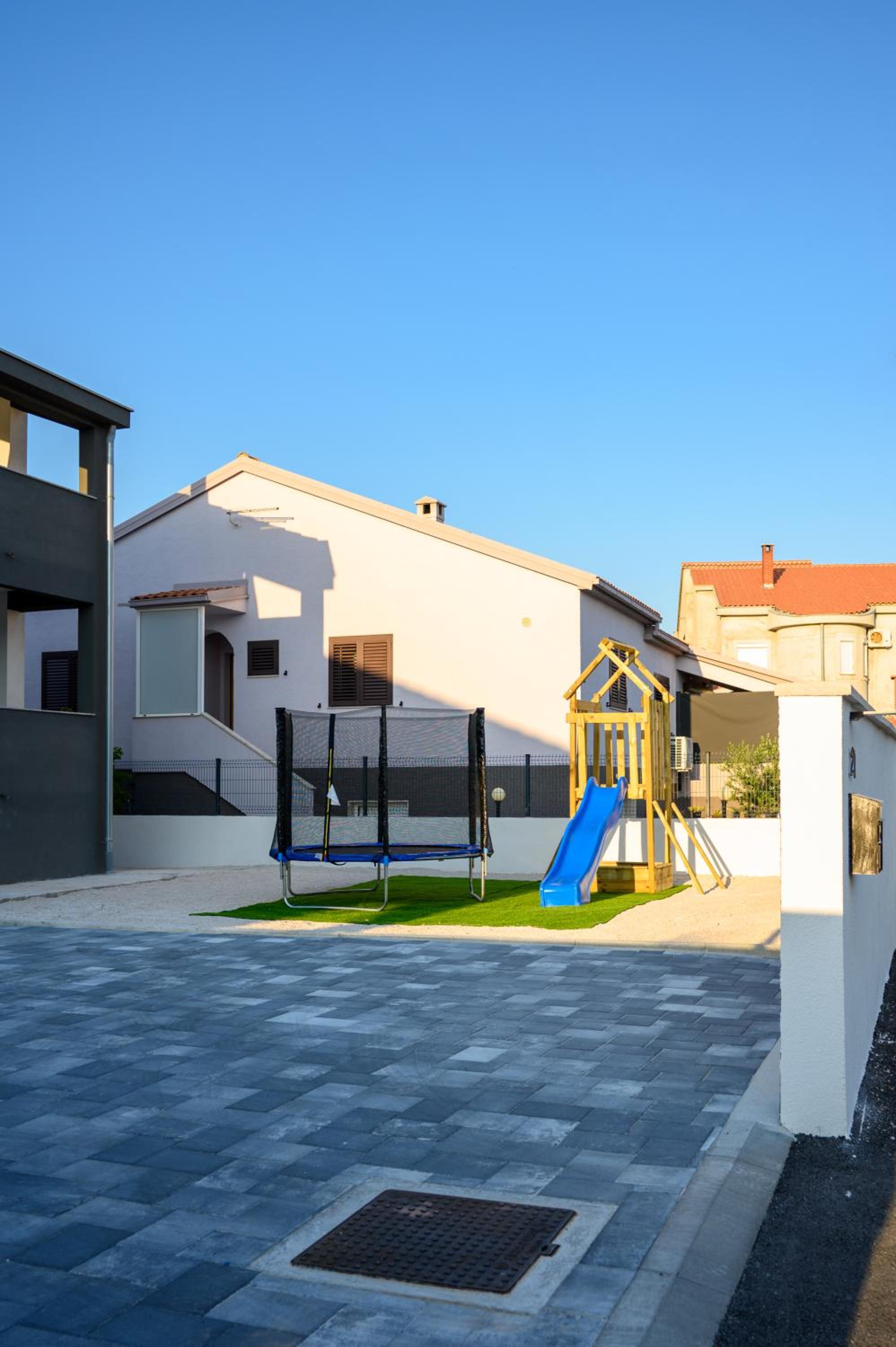 Antonio Apartments