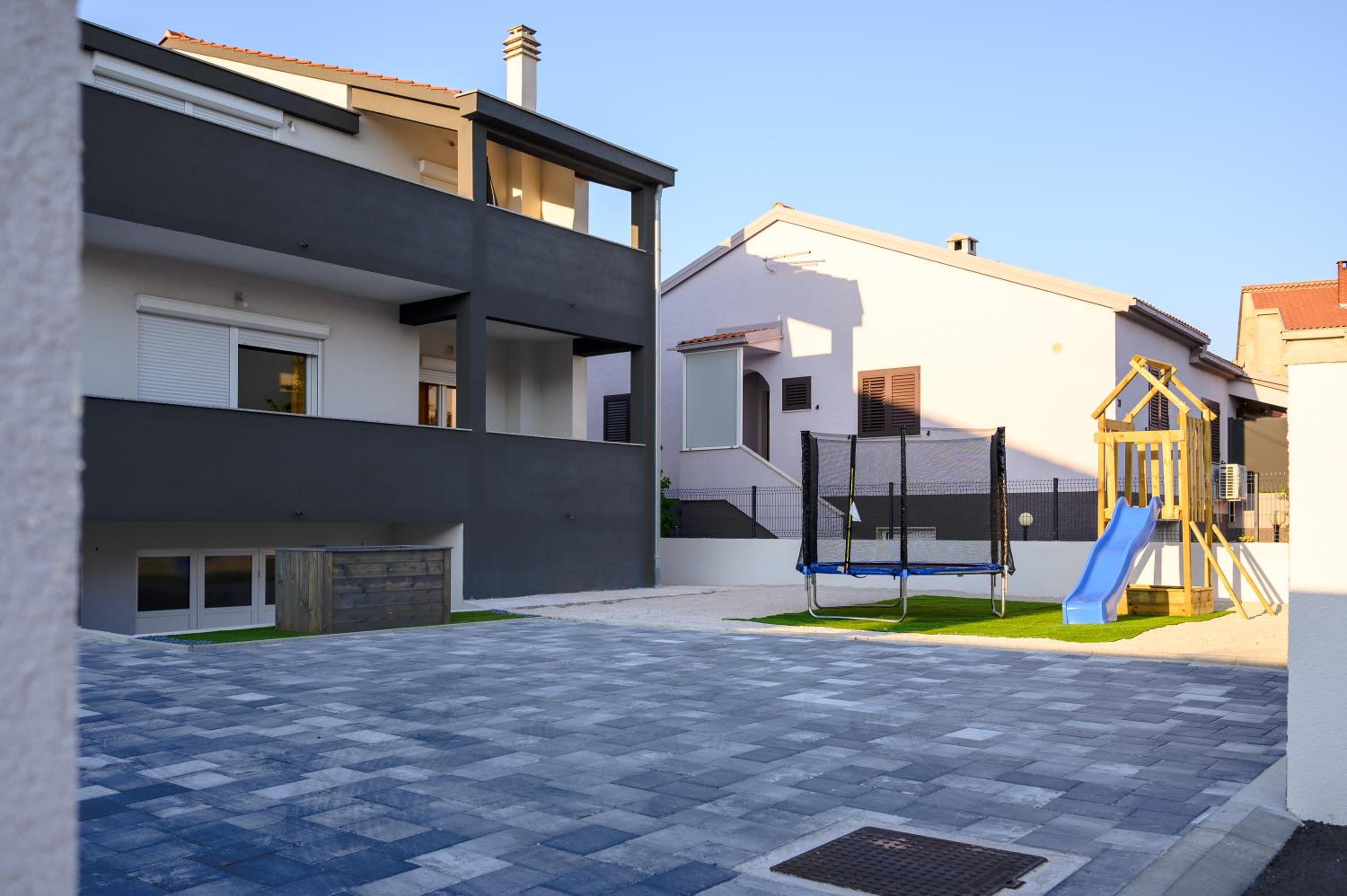 Antonio Apartments