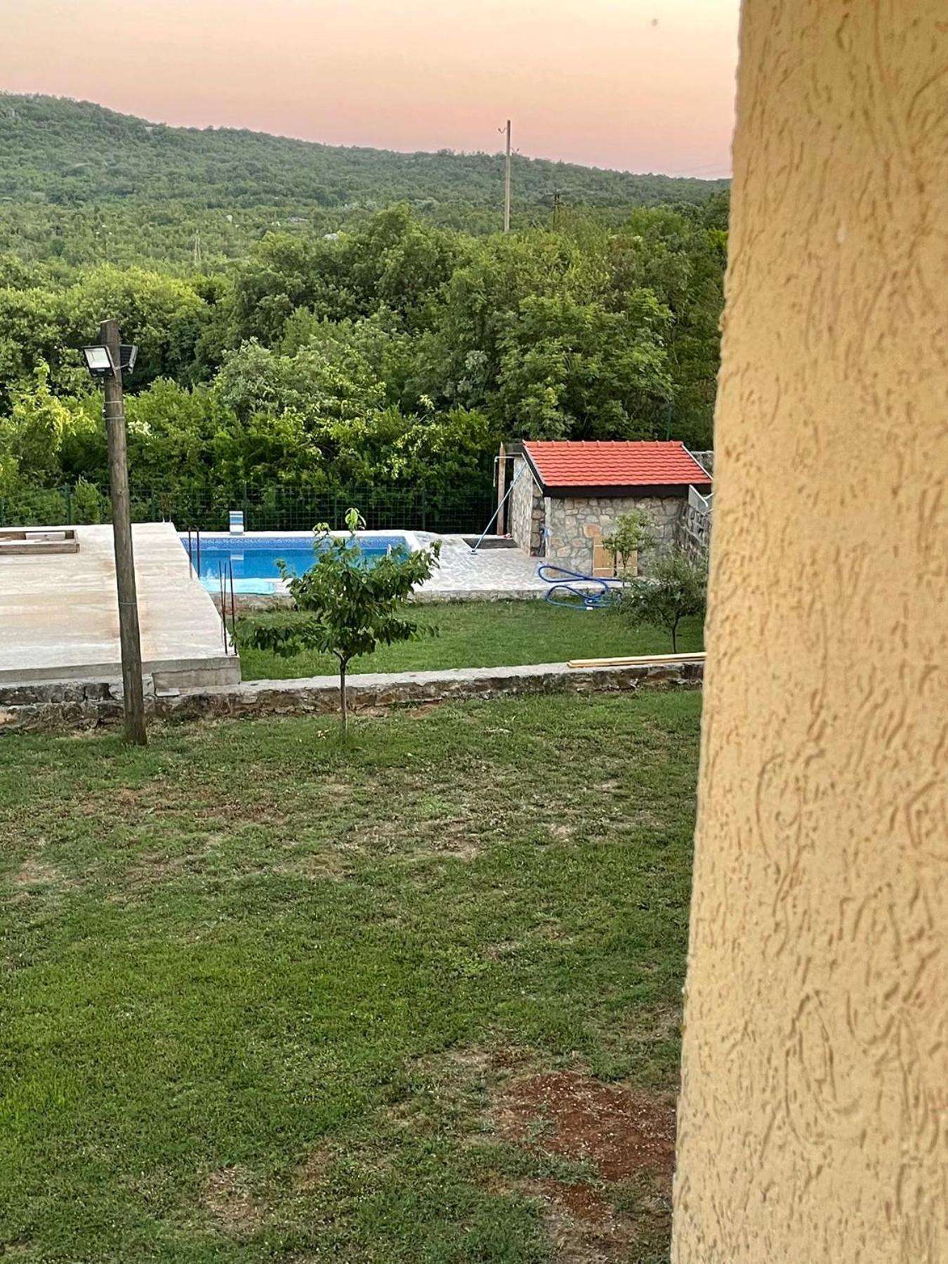 Wildstone Krusi - Pool & Apartments 1 view 4