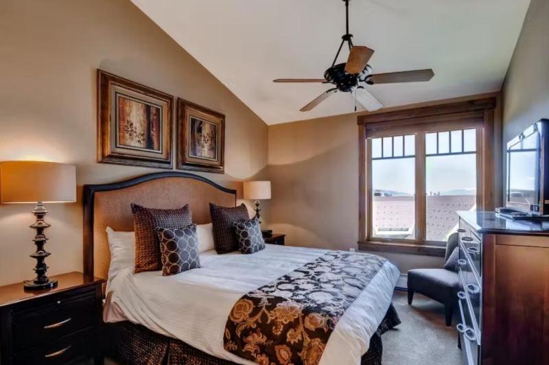 3 Bedroom Mountain Condo On Main Street - Walk To Lift, Onsite Pool, Luxury-Rated! view 5