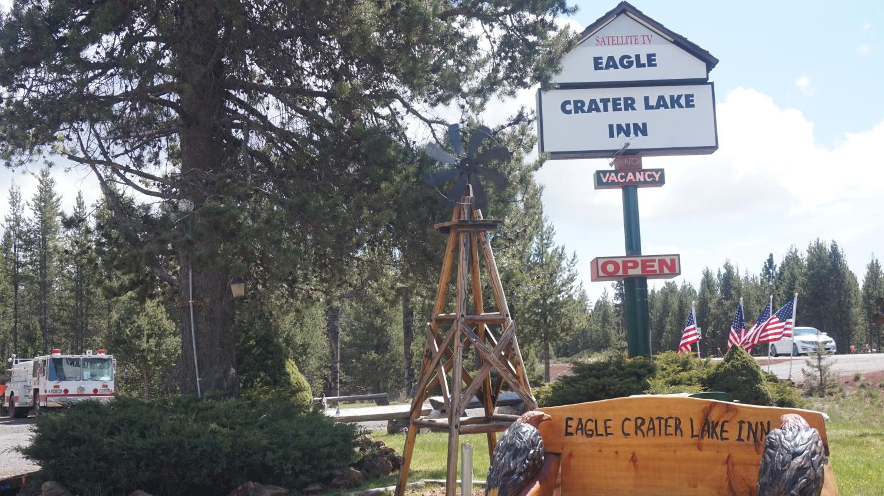 Eagle Crater Lake Inn