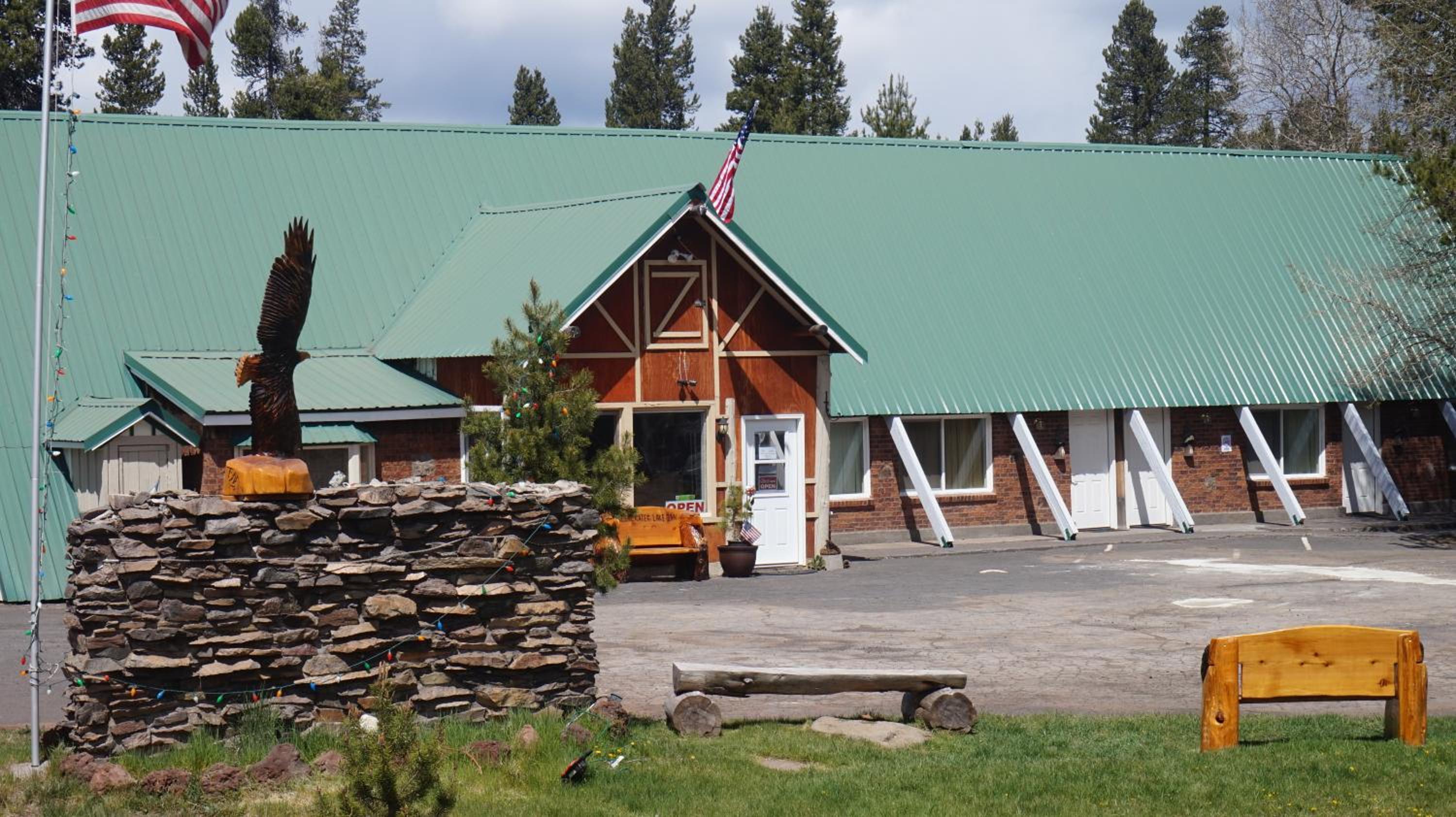 Eagle Crater Lake Inn