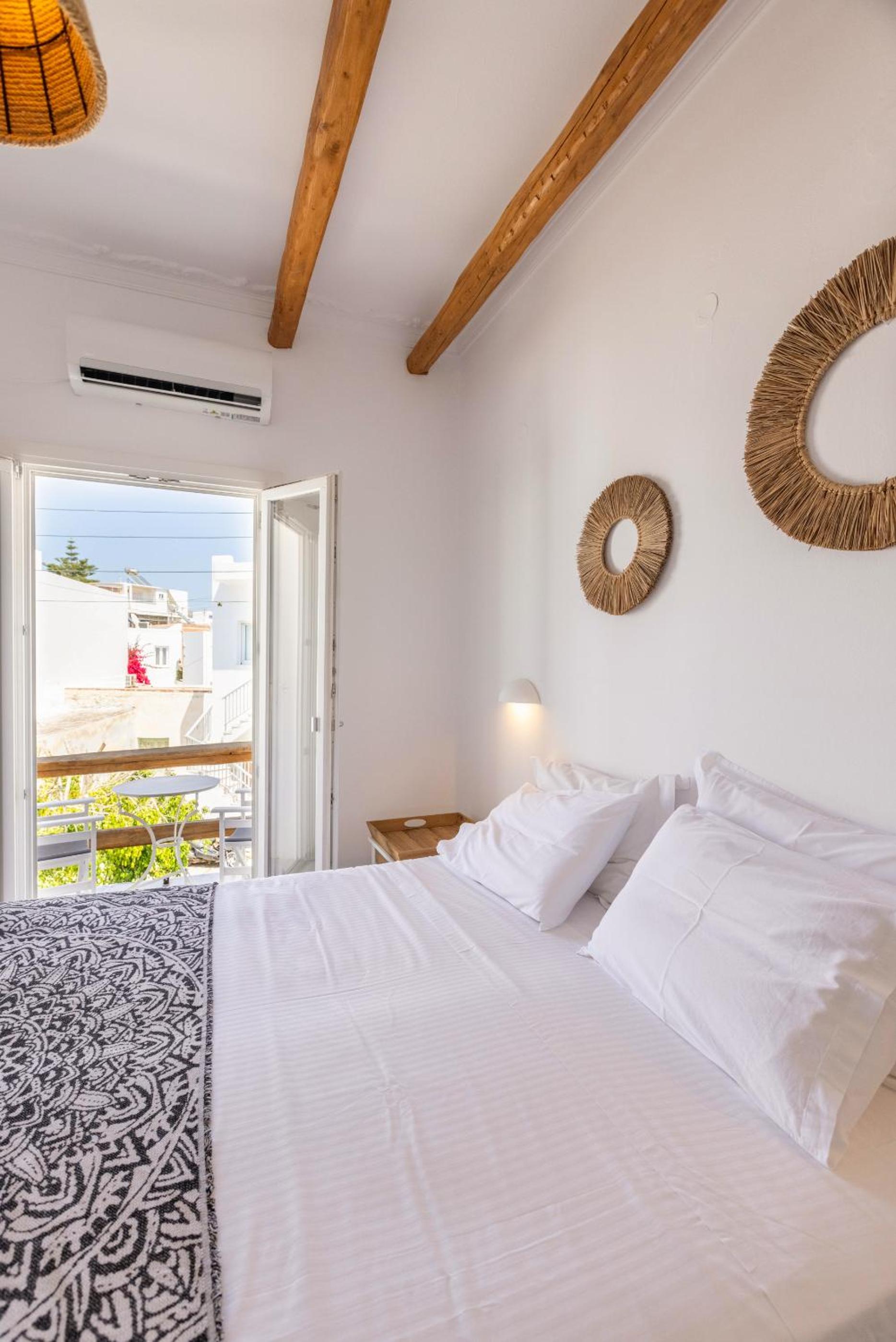 Parosquare Central Suites photo 3