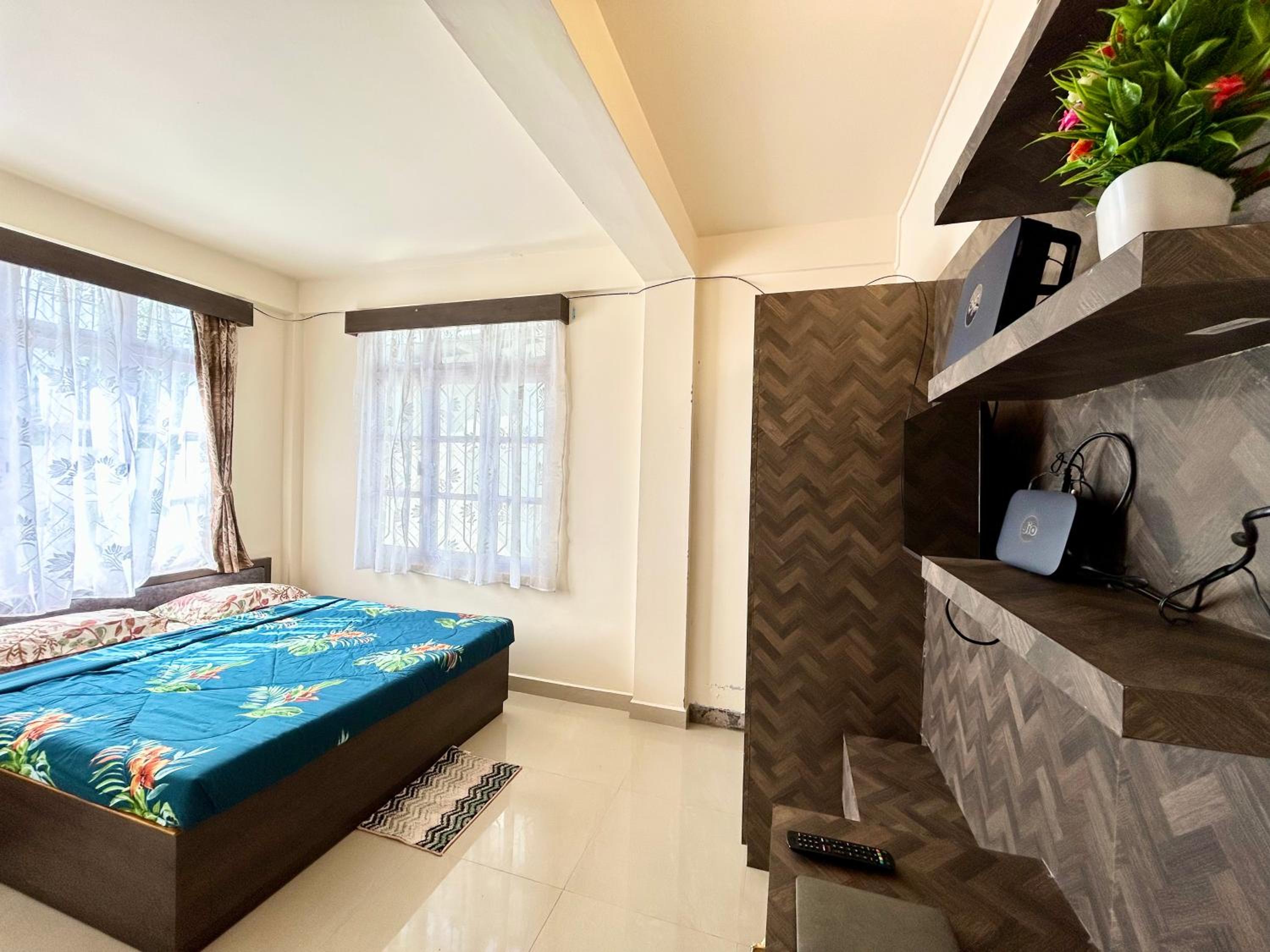 Yepplo Holiday Home - Complimentary Breakfast - 24 hrs Caretaker & Power Backup view 2