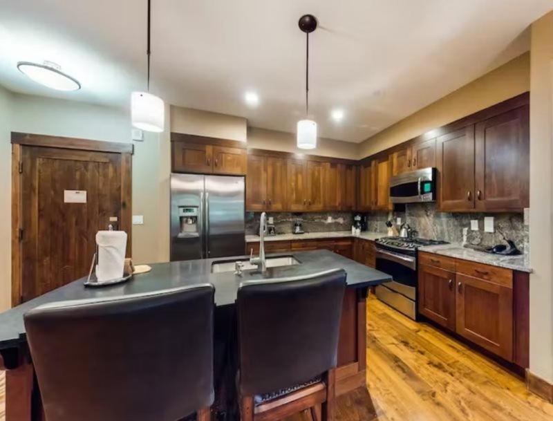 Water House Luxury 2 Bedroom On Main Street - Walk To Quicksilver Lift! view 3
