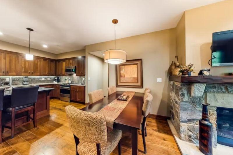 Water House Luxury 2 Bedroom On Main Street - Walk To Quicksilver Lift! view 4