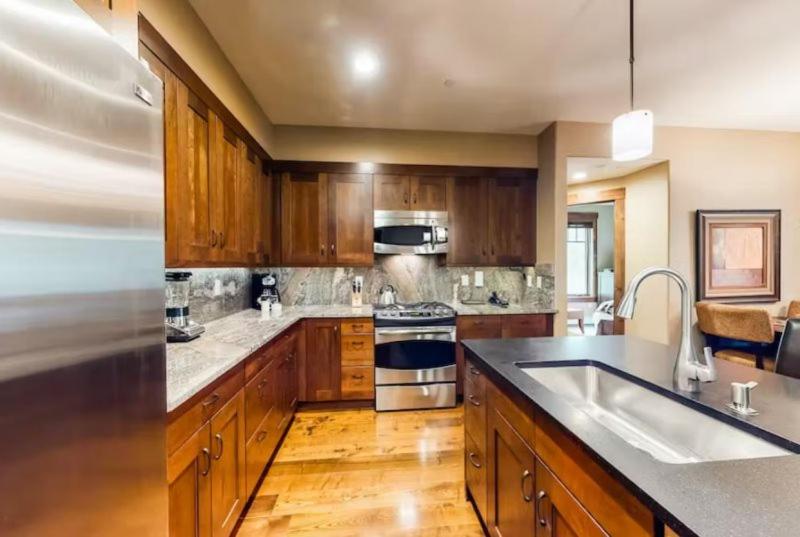 Water House Luxury 2 Bedroom On Main Street - Walk To Quicksilver Lift! view 5