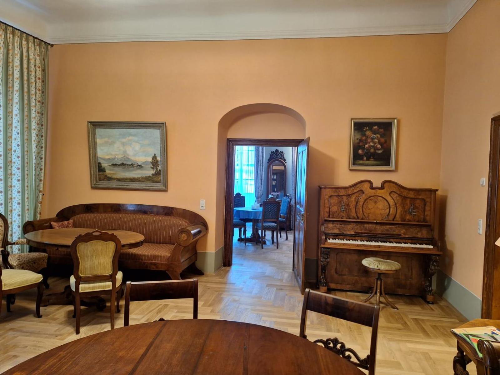 Stadtpalais Marché-Suite maximal 2 Personen und 1 Kleinkind