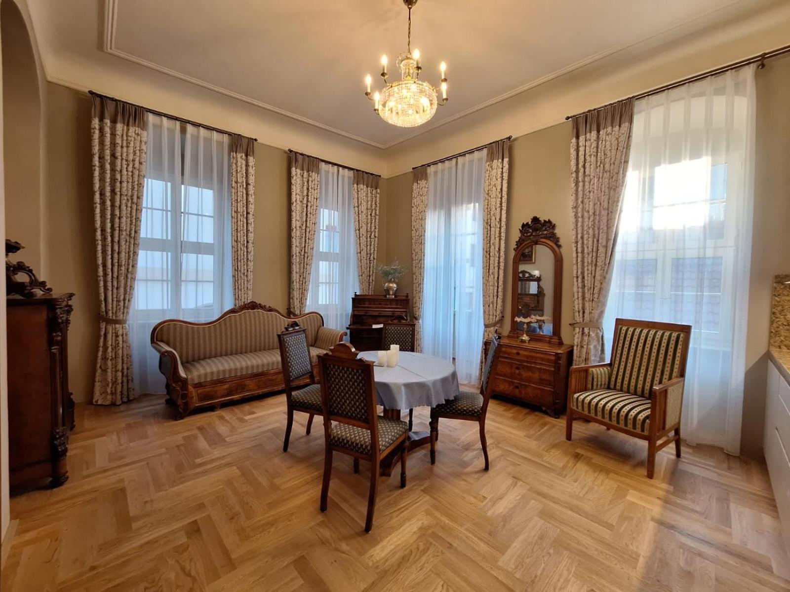 Stadtpalais Marché-Suite maximal 2 Personen und 1 Kleinkind
