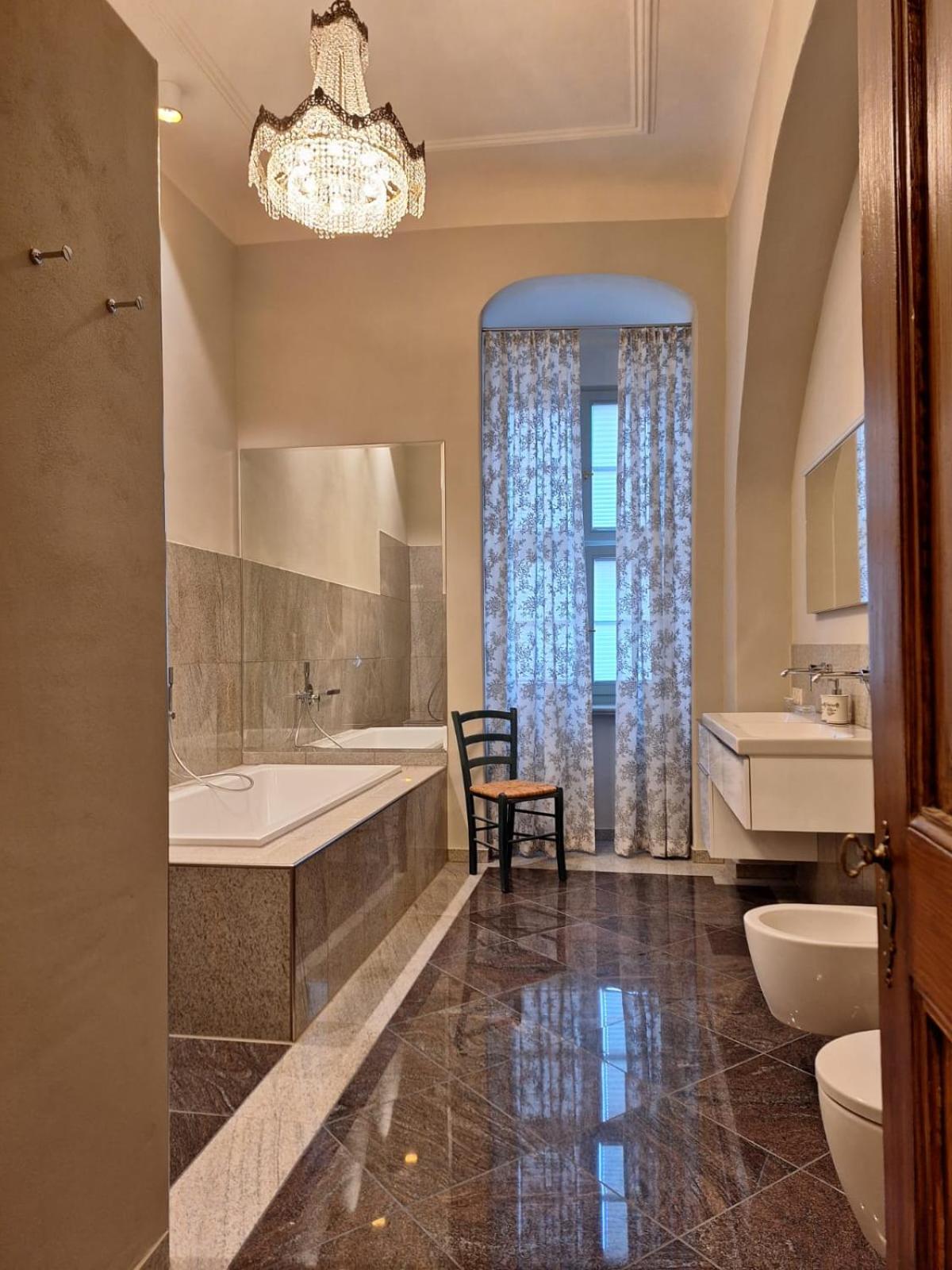 Stadtpalais Marché-Suite maximal 2 Personen und 1 Kleinkind